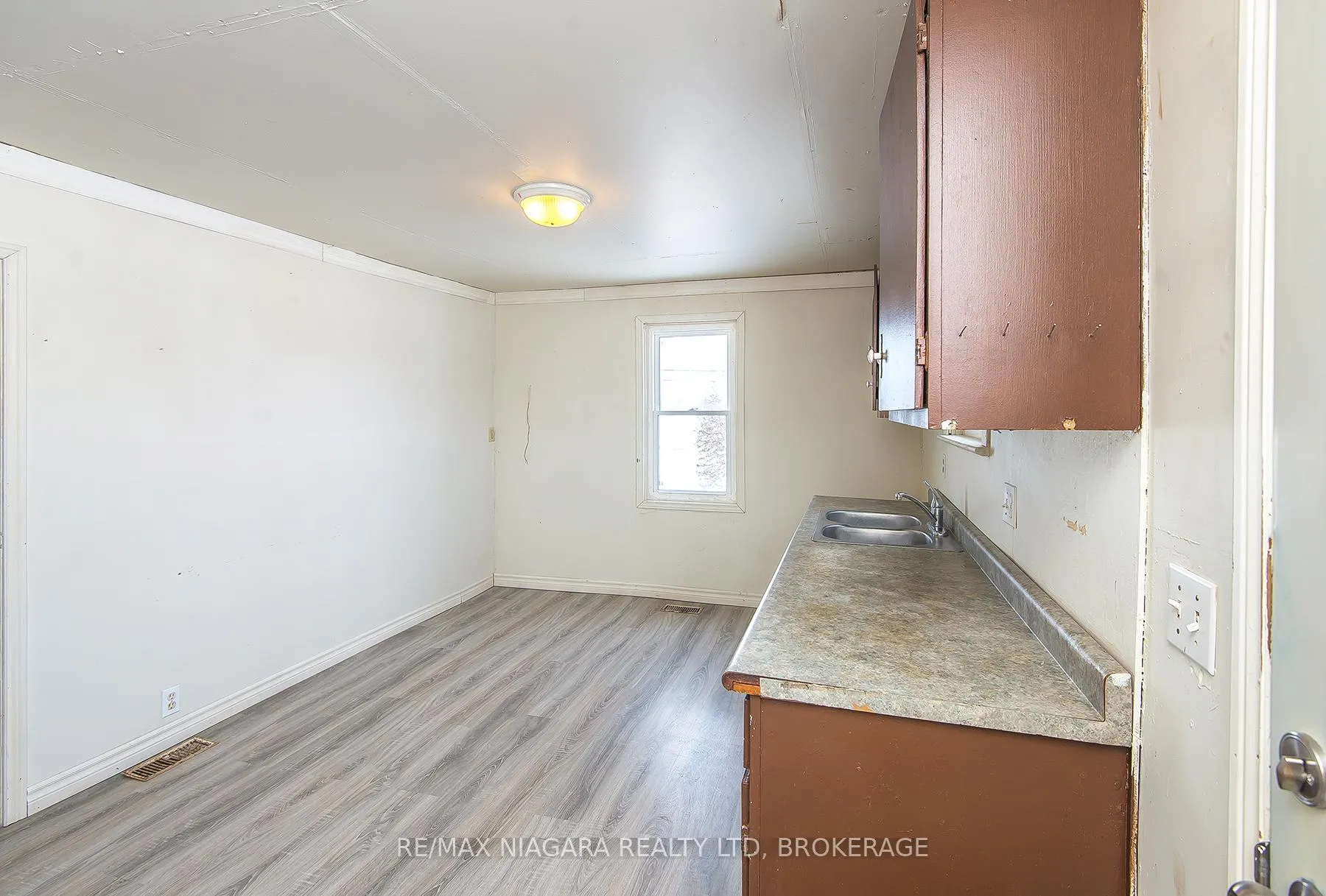 Photo 8 of 567 Killaly Street, Port Colborne, Killaly East — HOMEH