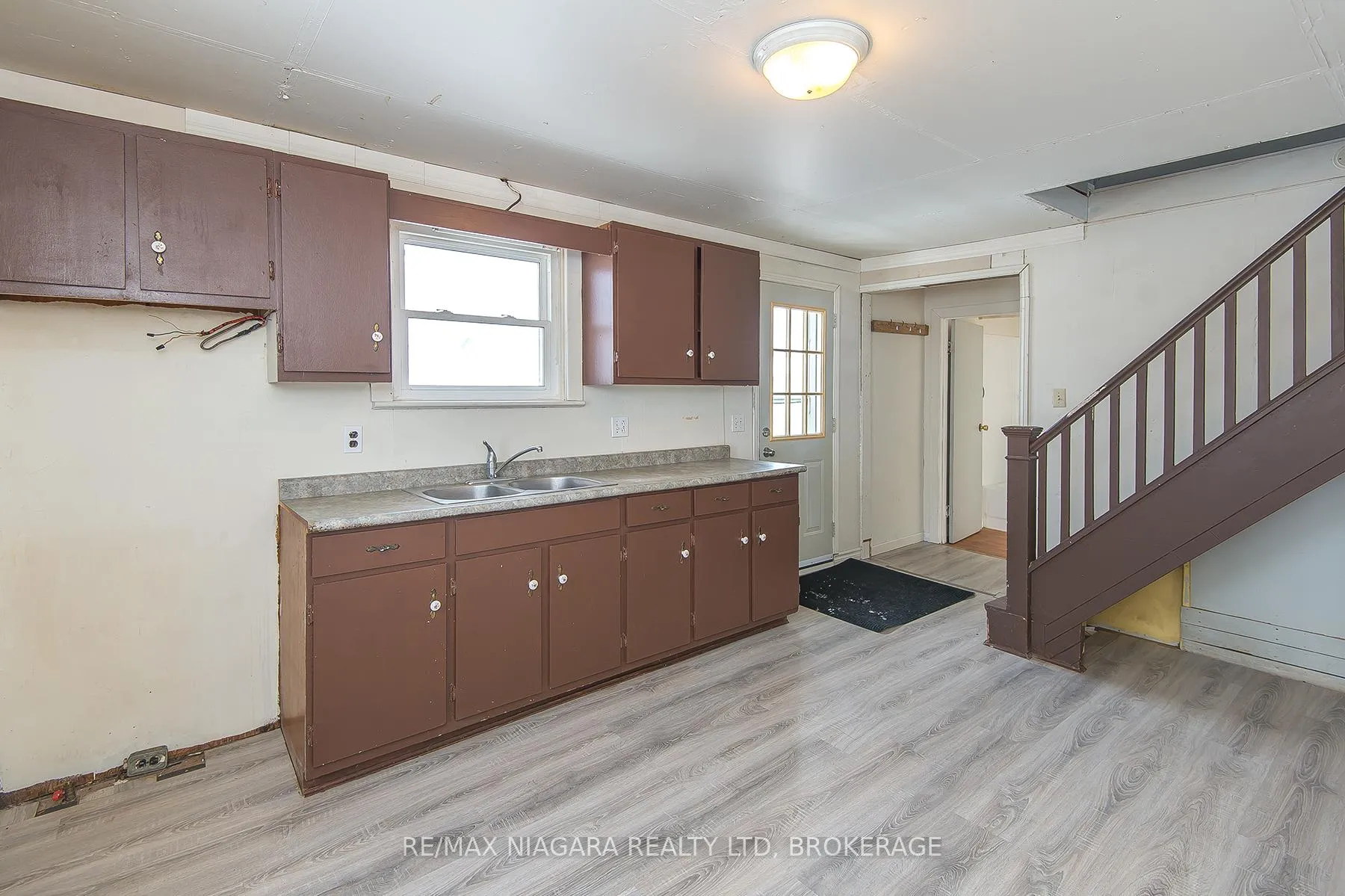 Photo 9 of 567 Killaly Street, Port Colborne, Killaly East — HOMEH