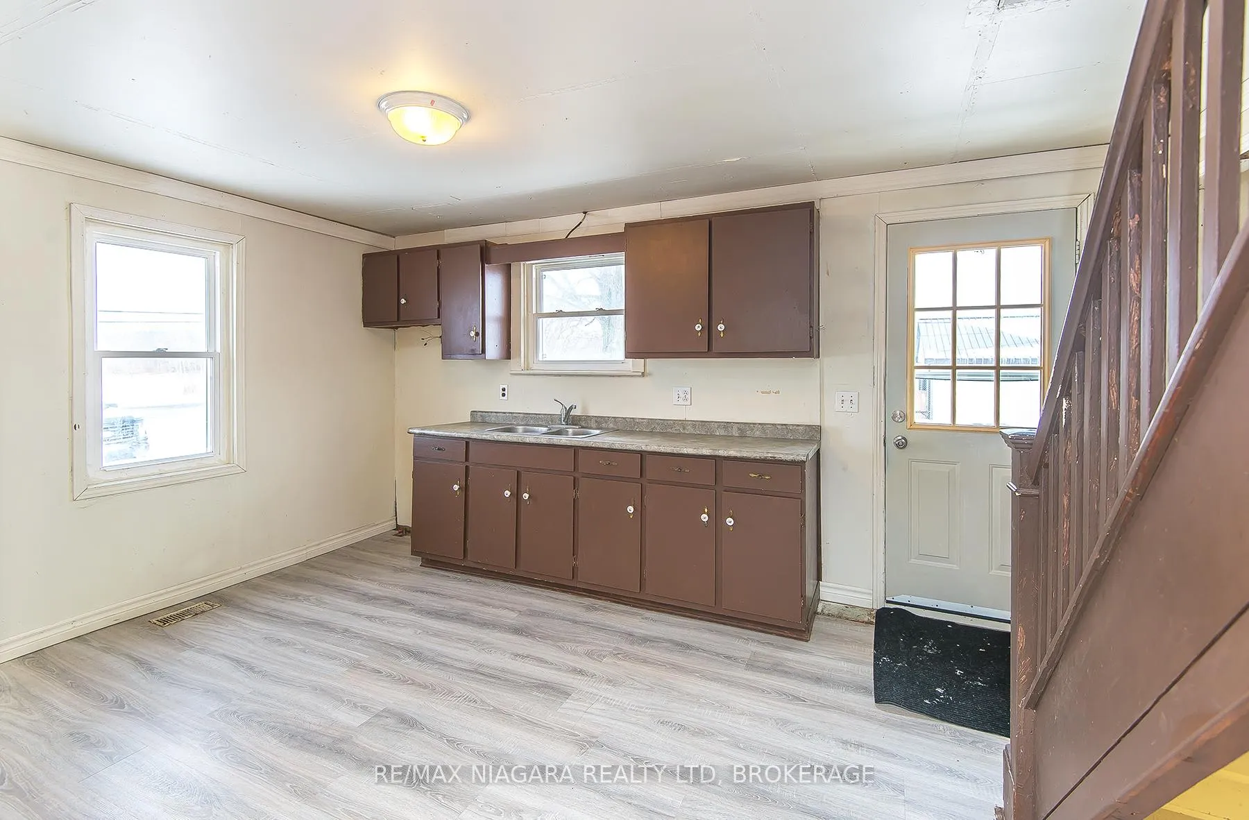 Photo 10 of 567 Killaly Street, Port Colborne, Killaly East — HOMEH