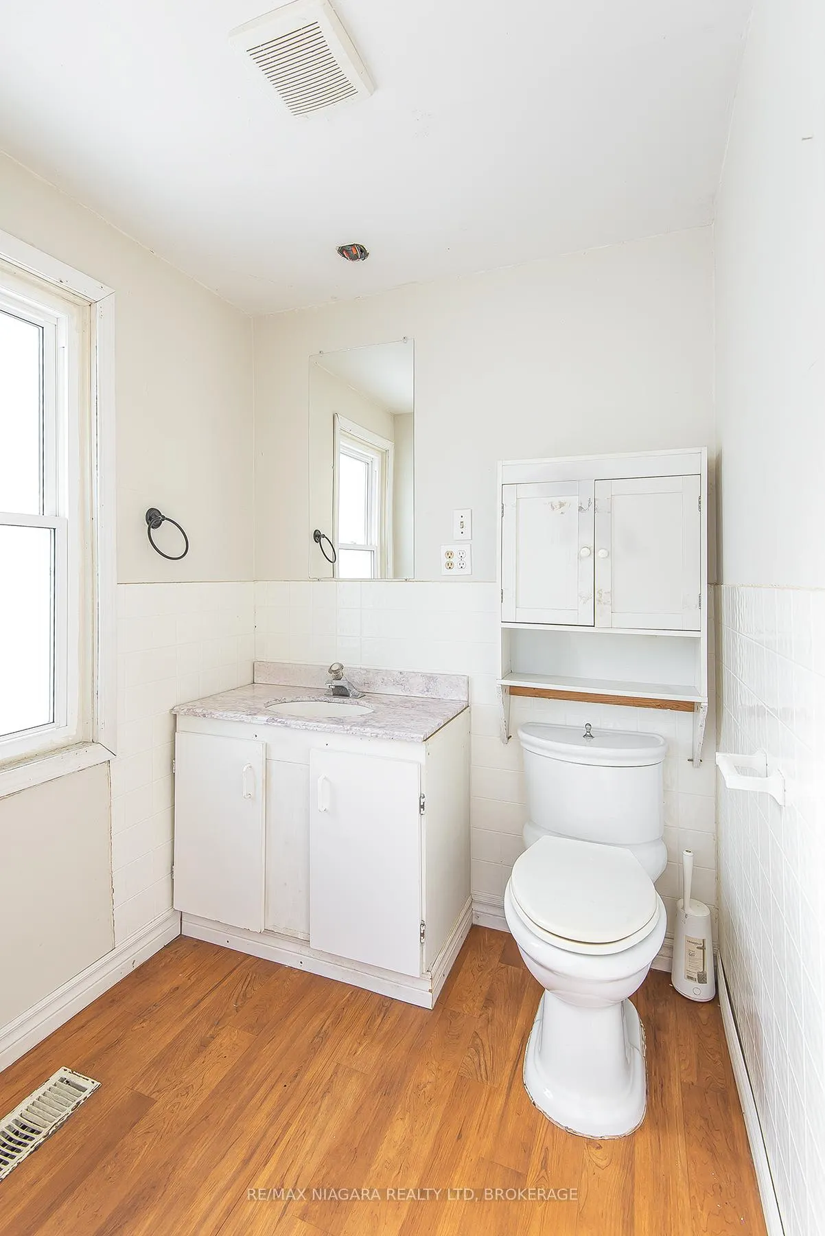 Photo 11 of 567 Killaly Street, Port Colborne, Killaly East — HOMEH