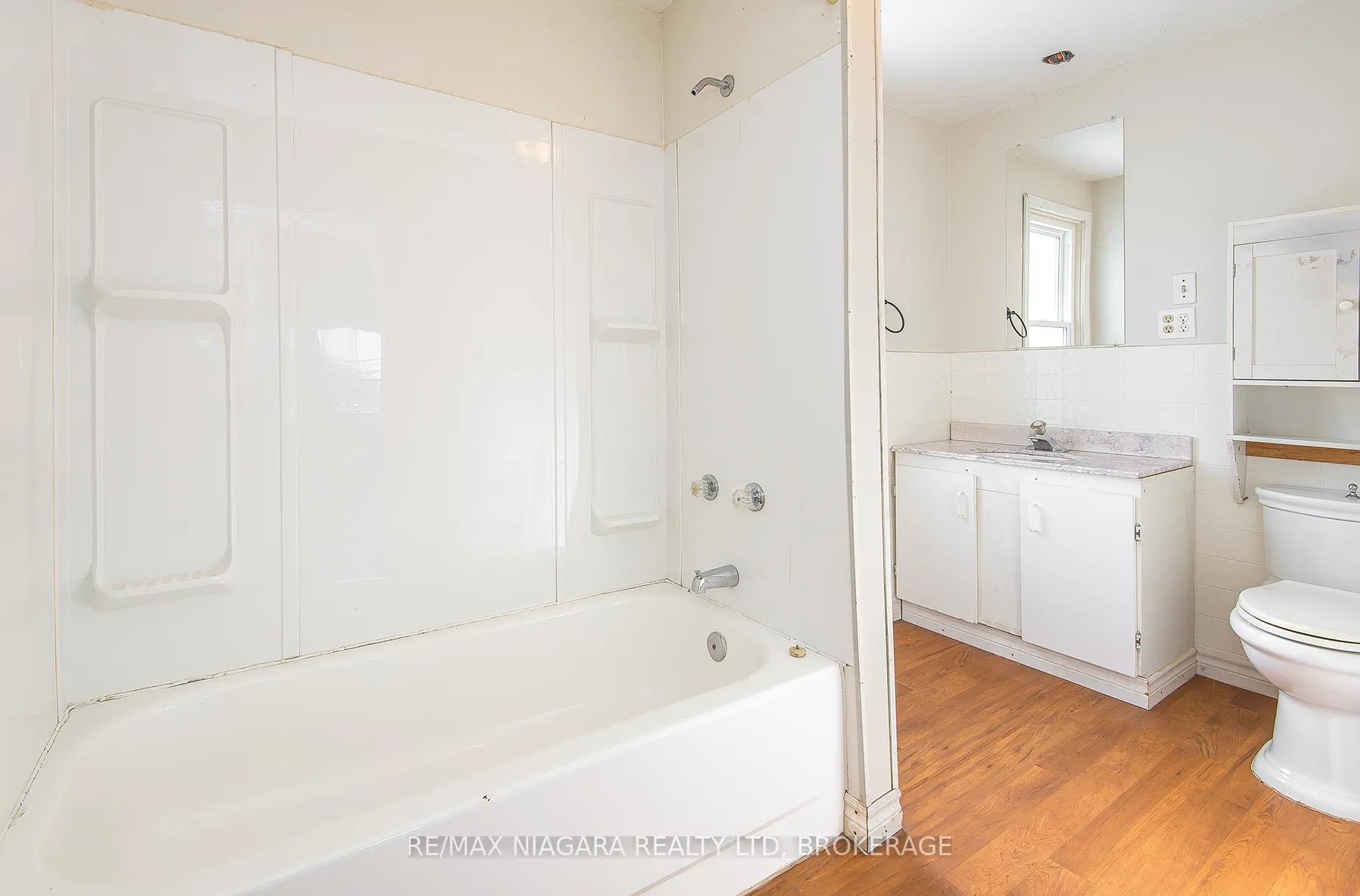 Photo 12 of 567 Killaly Street, Port Colborne, Killaly East — HOMEH