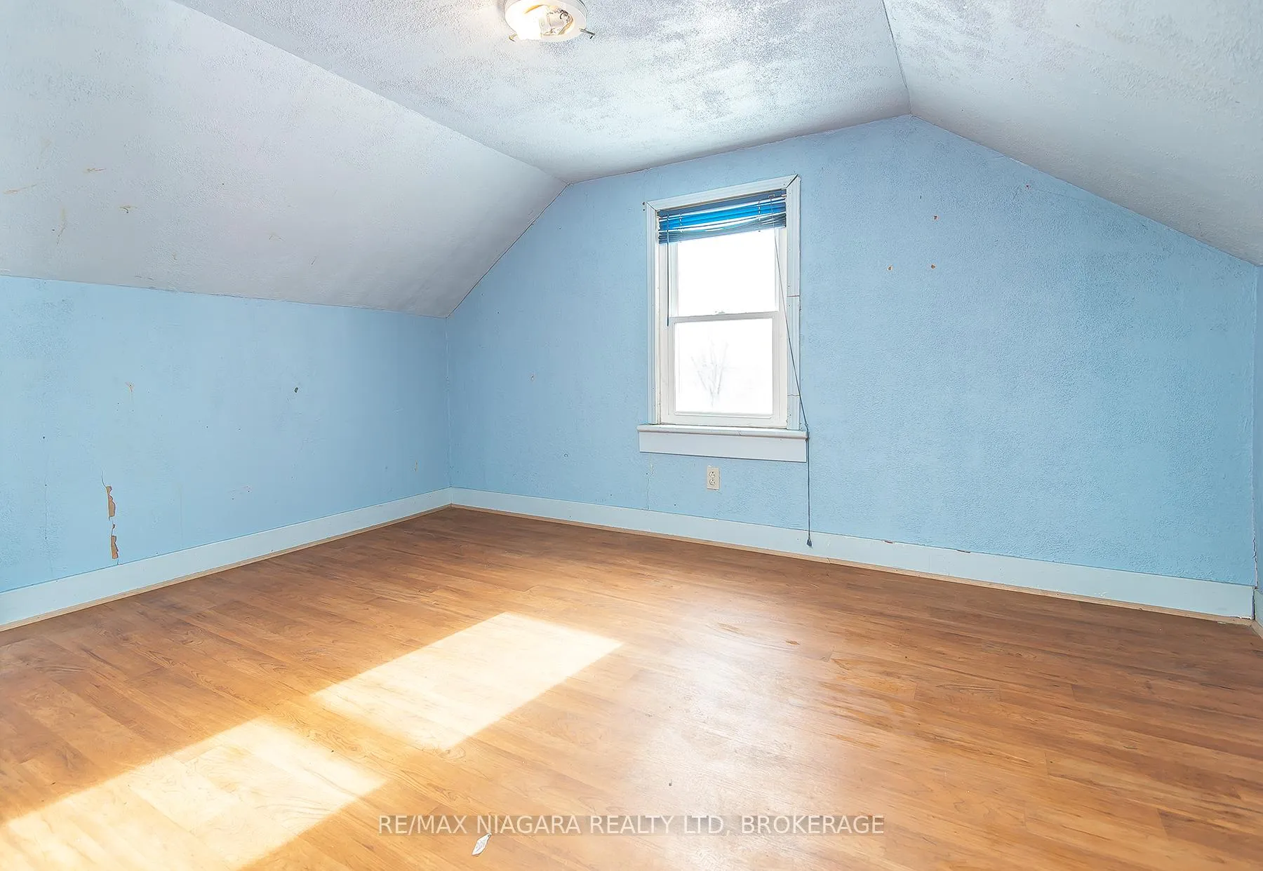 Photo 13 of 567 Killaly Street, Port Colborne, Killaly East — HOMEH