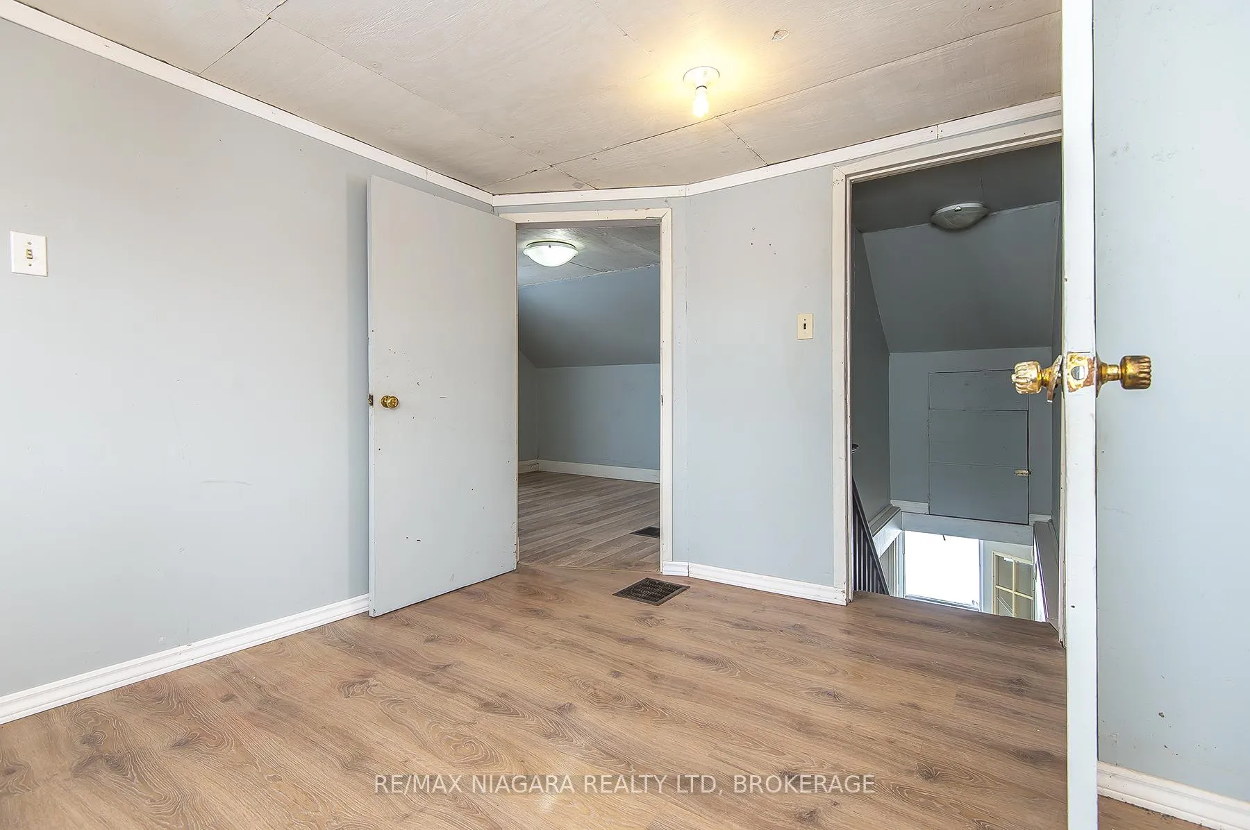Photo 17 of 567 Killaly Street, Port Colborne, Killaly East — HOMEH
