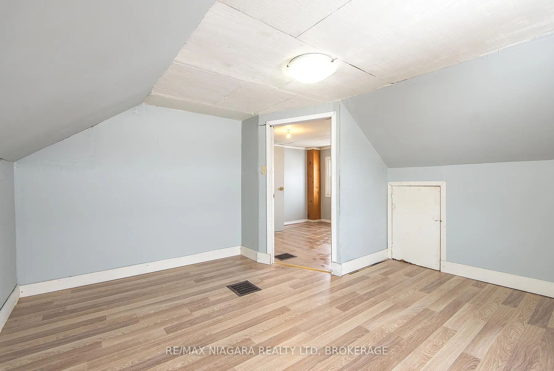 Photo 18 of 567 Killaly Street, Port Colborne, Killaly East — HOMEH