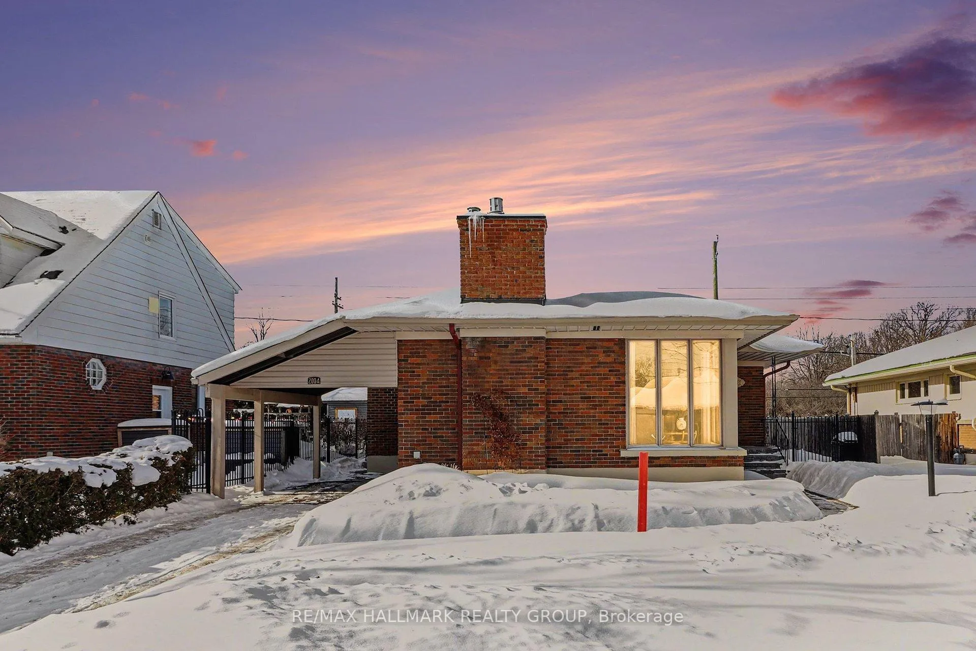 Photo 2 of 2004 Dorval Avenue, Ottawa, Elmvale Acres — HOMEH