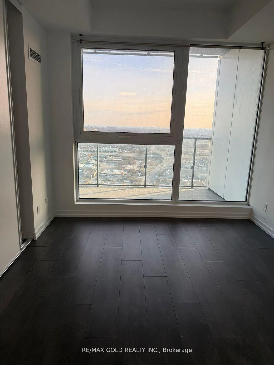 Photo 10 of Unit 5212, 7890 Jane Street, Vaughan, Concord — HOMEH