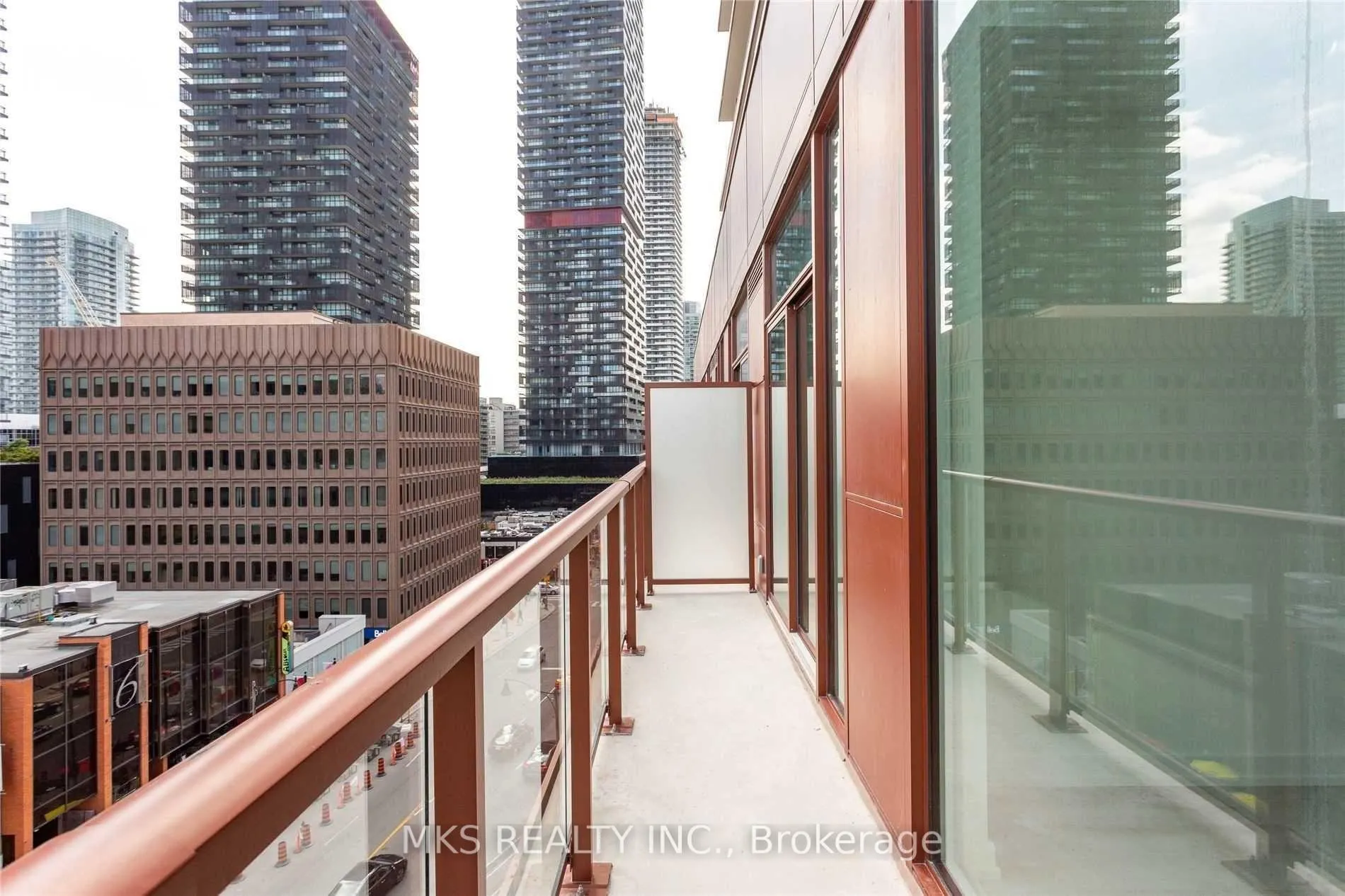 Photo 3 of Unit 507, 33 Helendale Avenue, Toronto, Yonge-Eglinton — HOMEH
