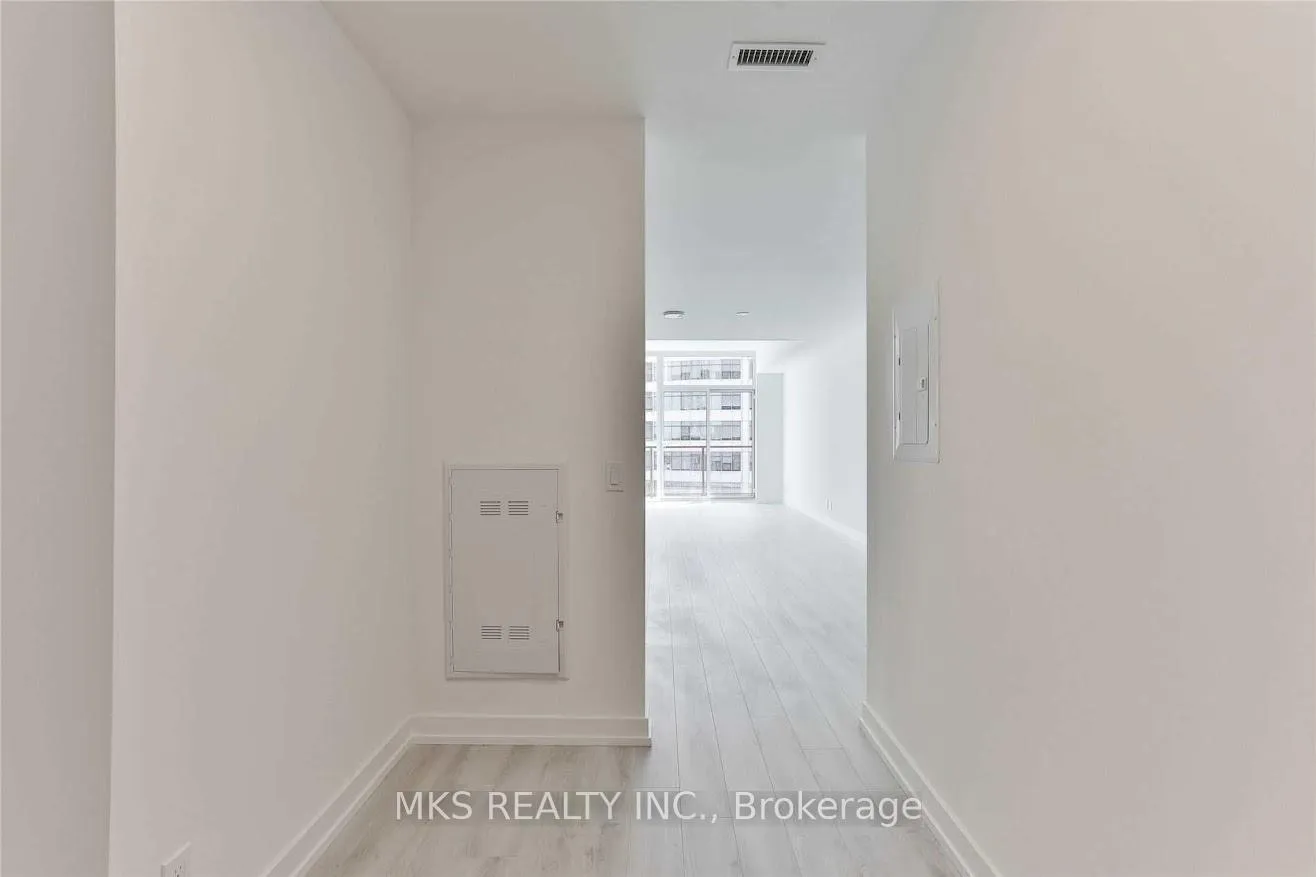 Photo 5 of Unit 507, 33 Helendale Avenue, Toronto, Yonge-Eglinton — HOMEH