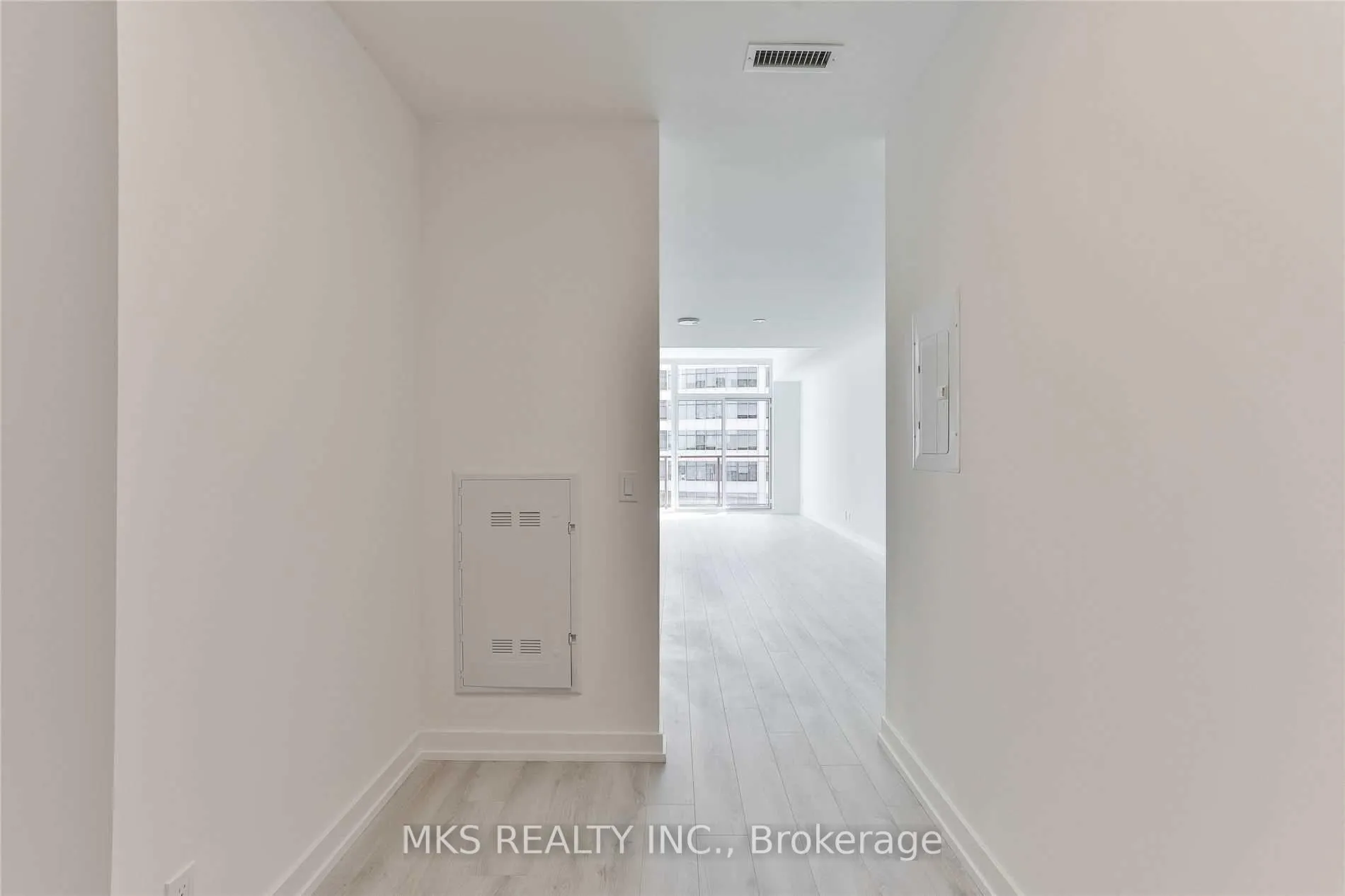 Photo 10 of Unit 507, 33 Helendale Avenue, Toronto, Yonge-Eglinton — HOMEH