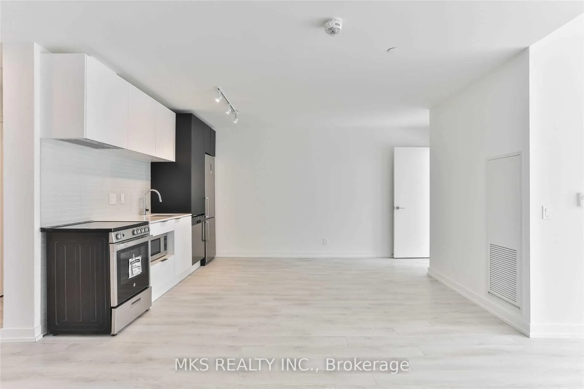 Photo 13 of Unit 507, 33 Helendale Avenue, Toronto, Yonge-Eglinton — HOMEH