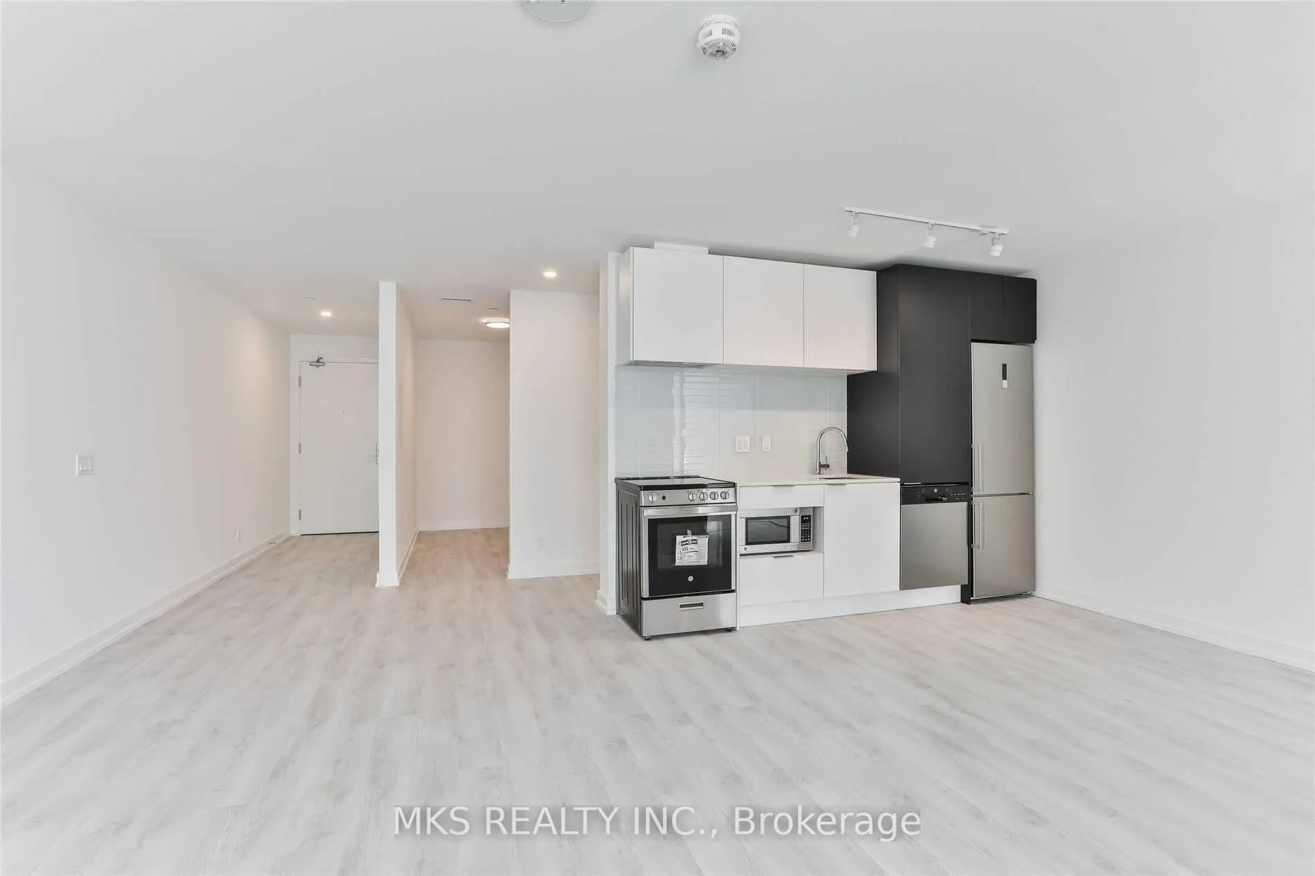 Photo 15 of Unit 507, 33 Helendale Avenue, Toronto, Yonge-Eglinton — HOMEH