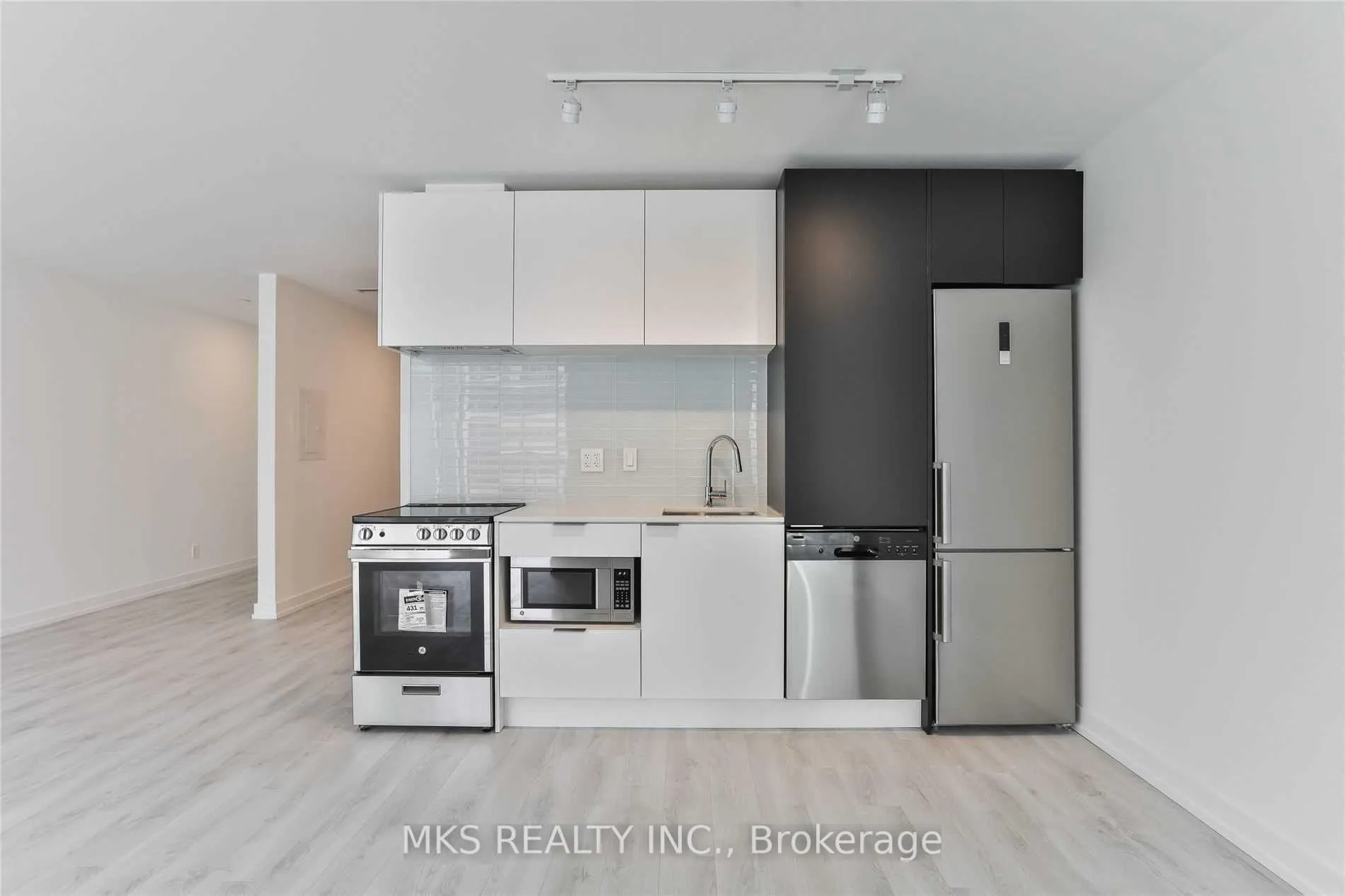Photo 17 of Unit 507, 33 Helendale Avenue, Toronto, Yonge-Eglinton — HOMEH