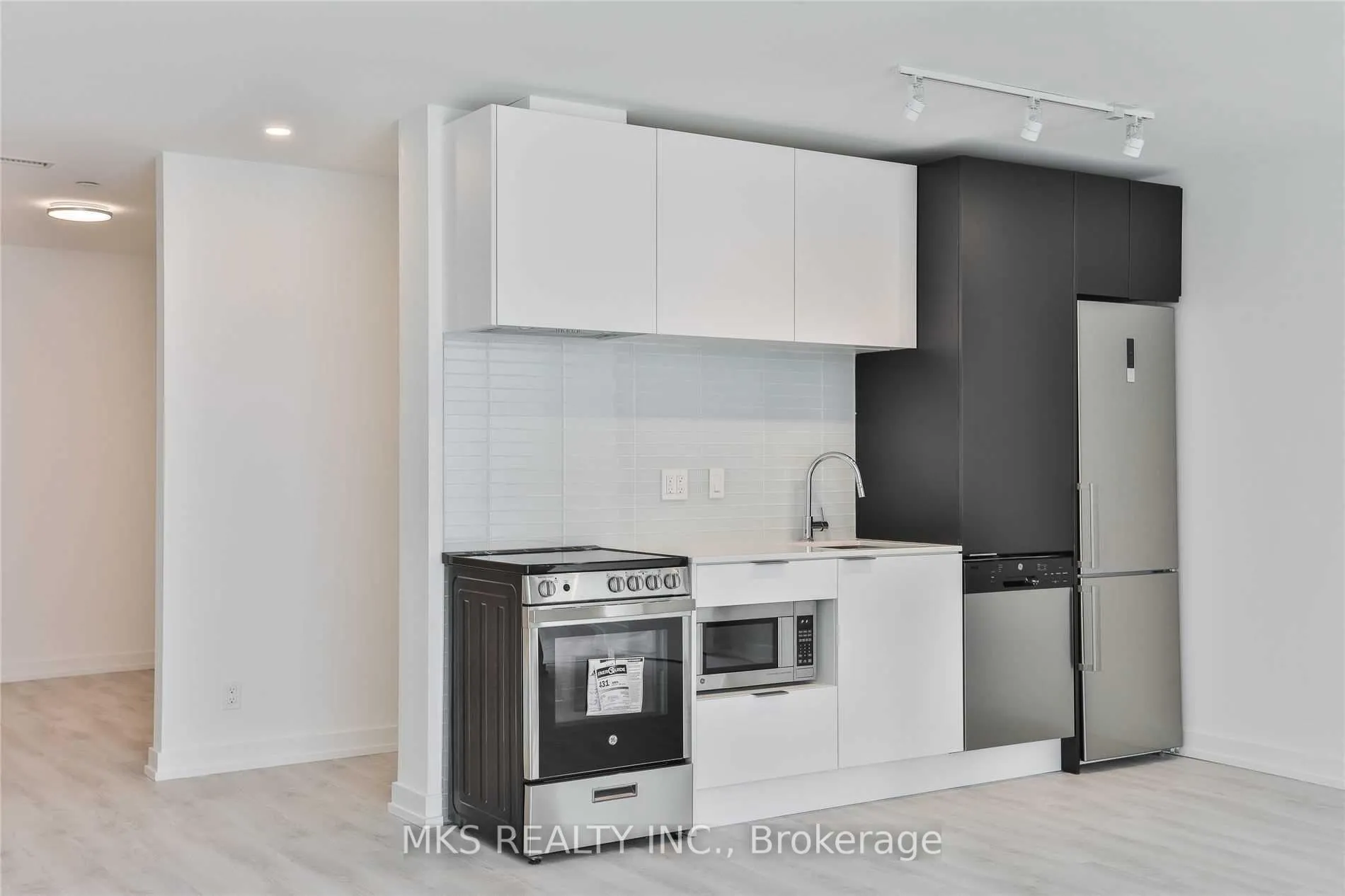Photo 18 of Unit 507, 33 Helendale Avenue, Toronto, Yonge-Eglinton — HOMEH