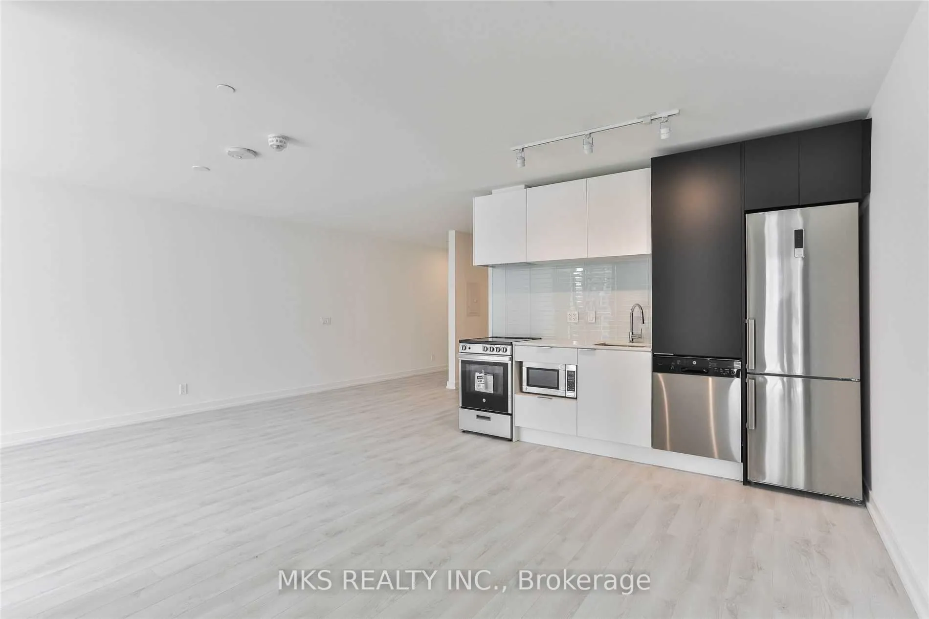 Photo 19 of Unit 507, 33 Helendale Avenue, Toronto, Yonge-Eglinton — HOMEH