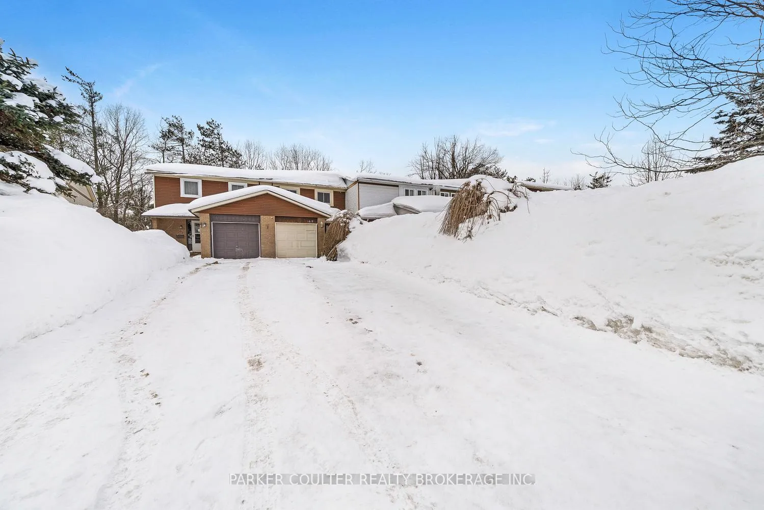 Photo 2 of 69 Burns Circle, Barrie, Letitia Heights — HOMEH