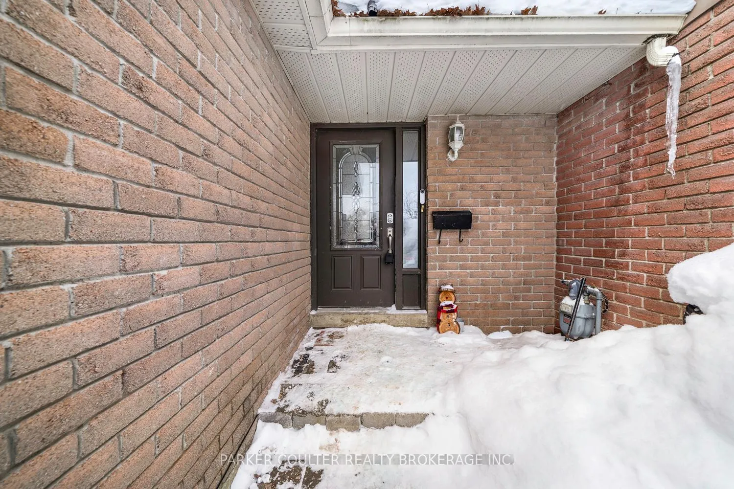Photo 3 of 69 Burns Circle, Barrie, Letitia Heights — HOMEH