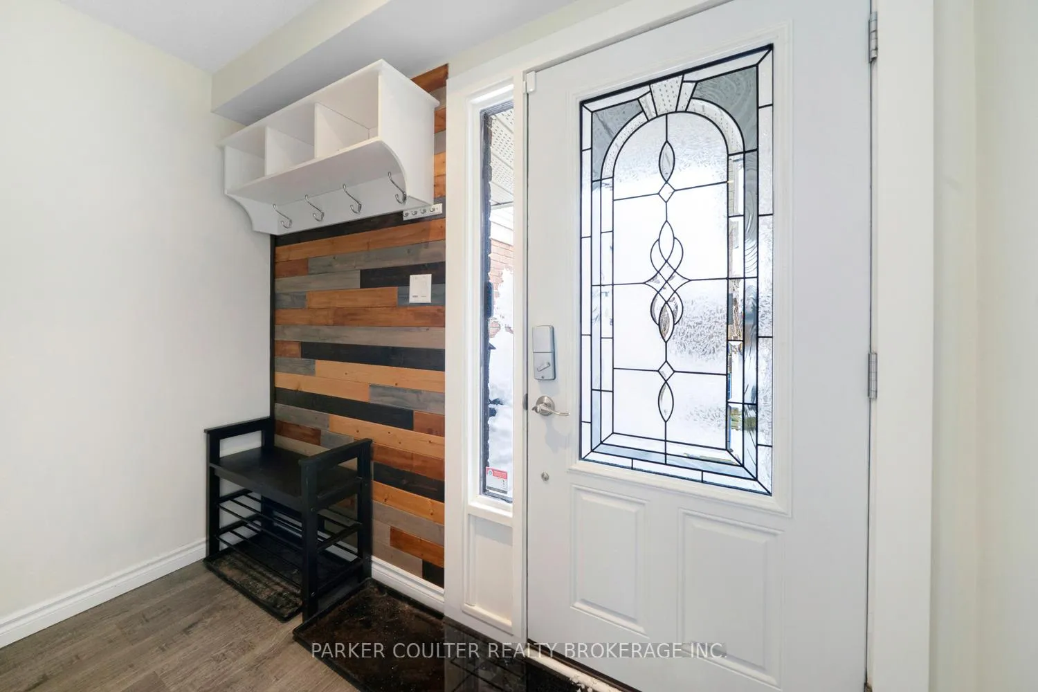 Photo 4 of 69 Burns Circle, Barrie, Letitia Heights — HOMEH