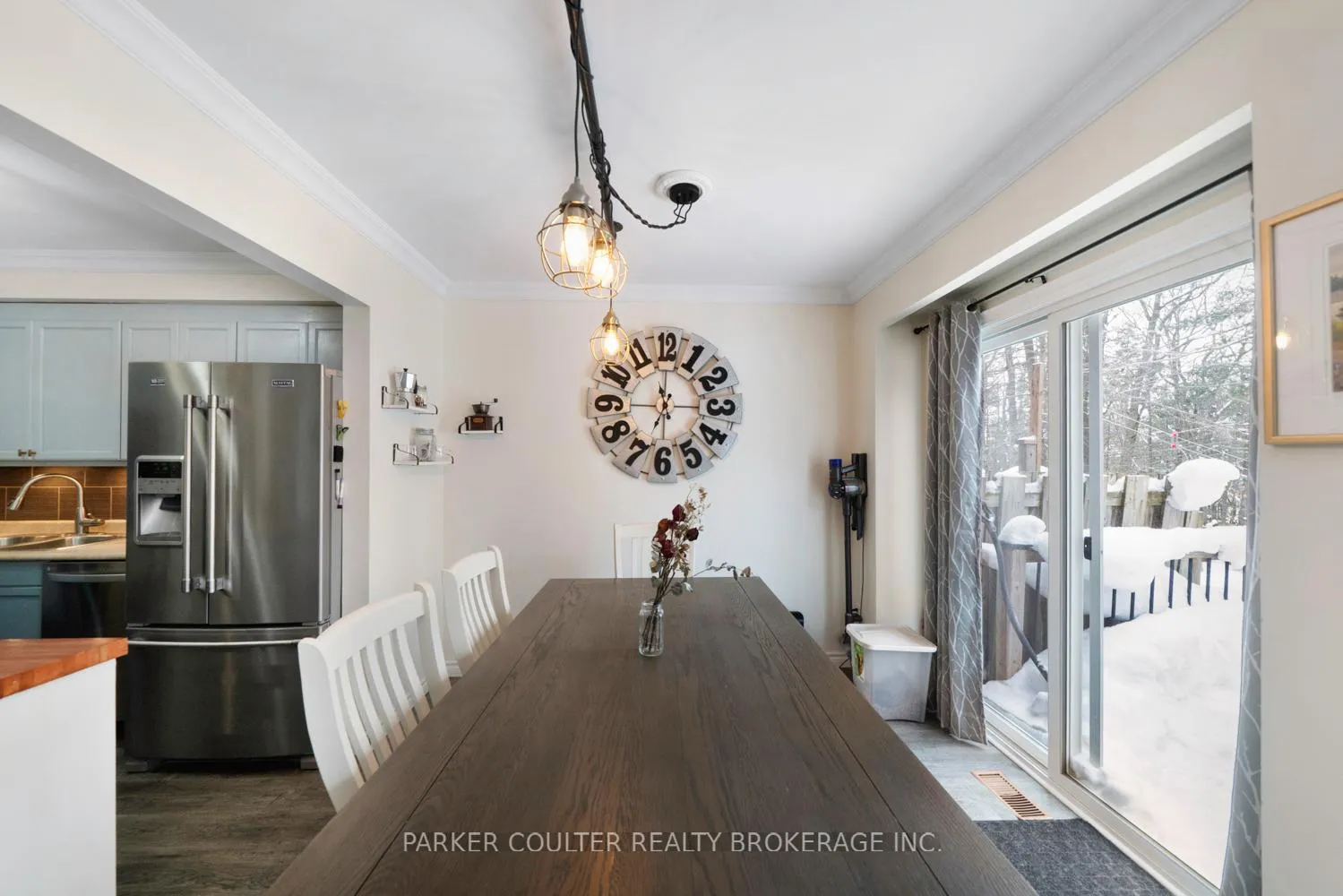 Photo 9 of 69 Burns Circle, Barrie, Letitia Heights — HOMEH
