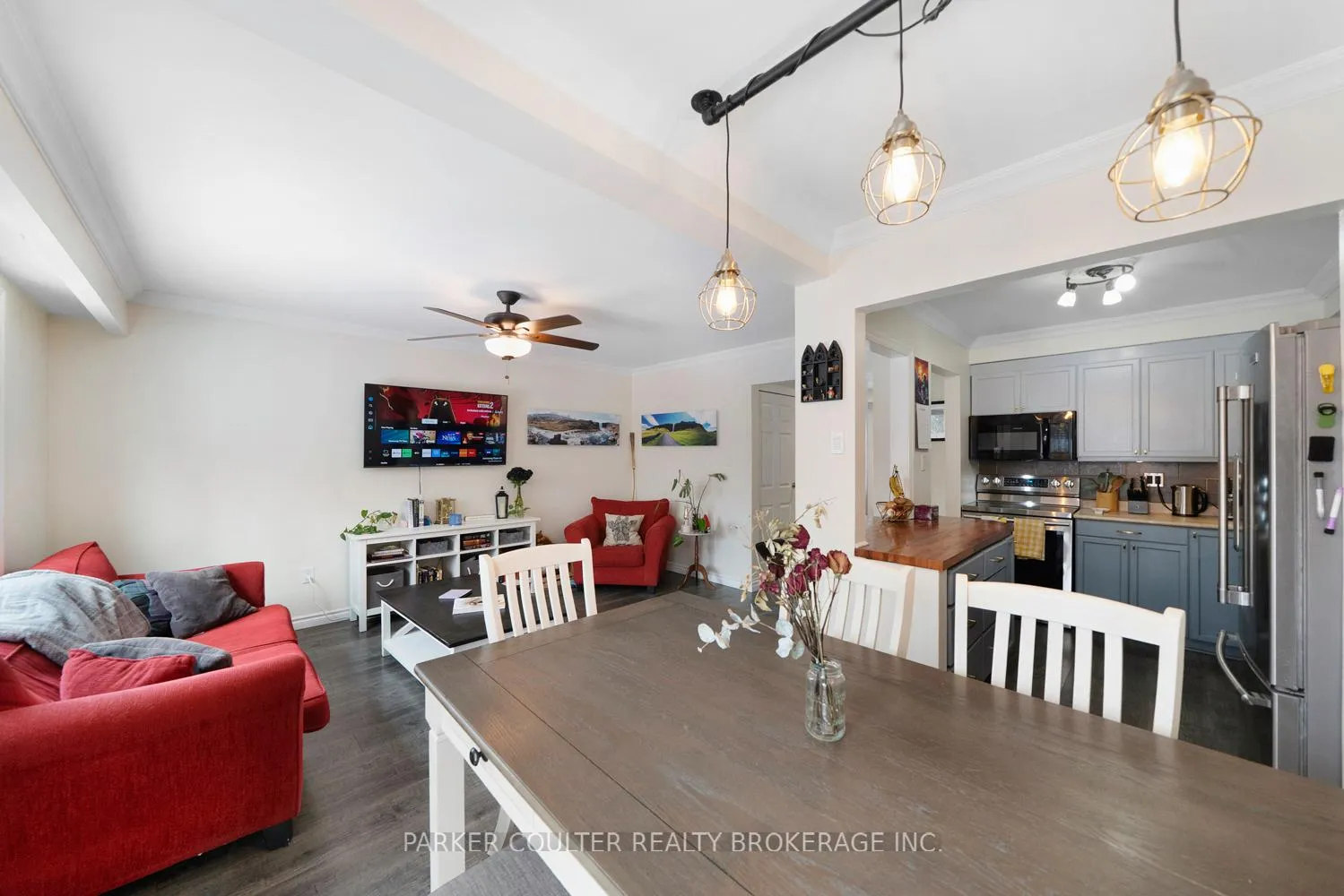Photo 10 of 69 Burns Circle, Barrie, Letitia Heights — HOMEH