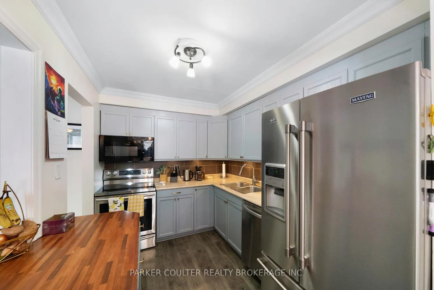 Photo 11 of 69 Burns Circle, Barrie, Letitia Heights — HOMEH
