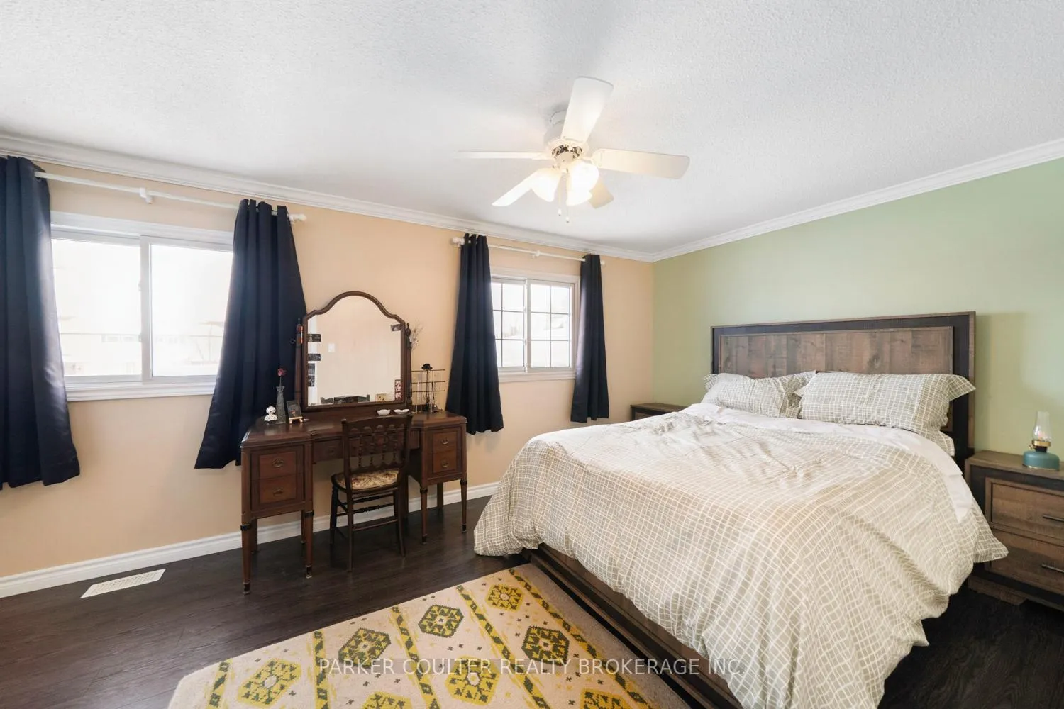 Photo 18 of 69 Burns Circle, Barrie, Letitia Heights — HOMEH