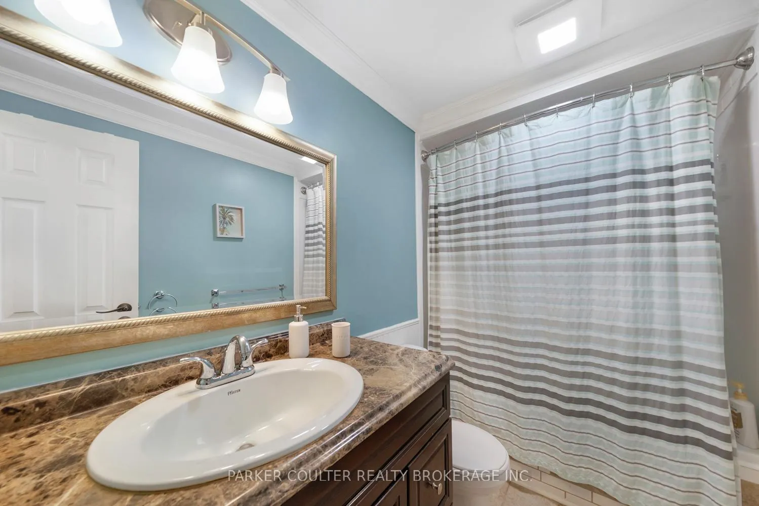 Photo 20 of 69 Burns Circle, Barrie, Letitia Heights — HOMEH