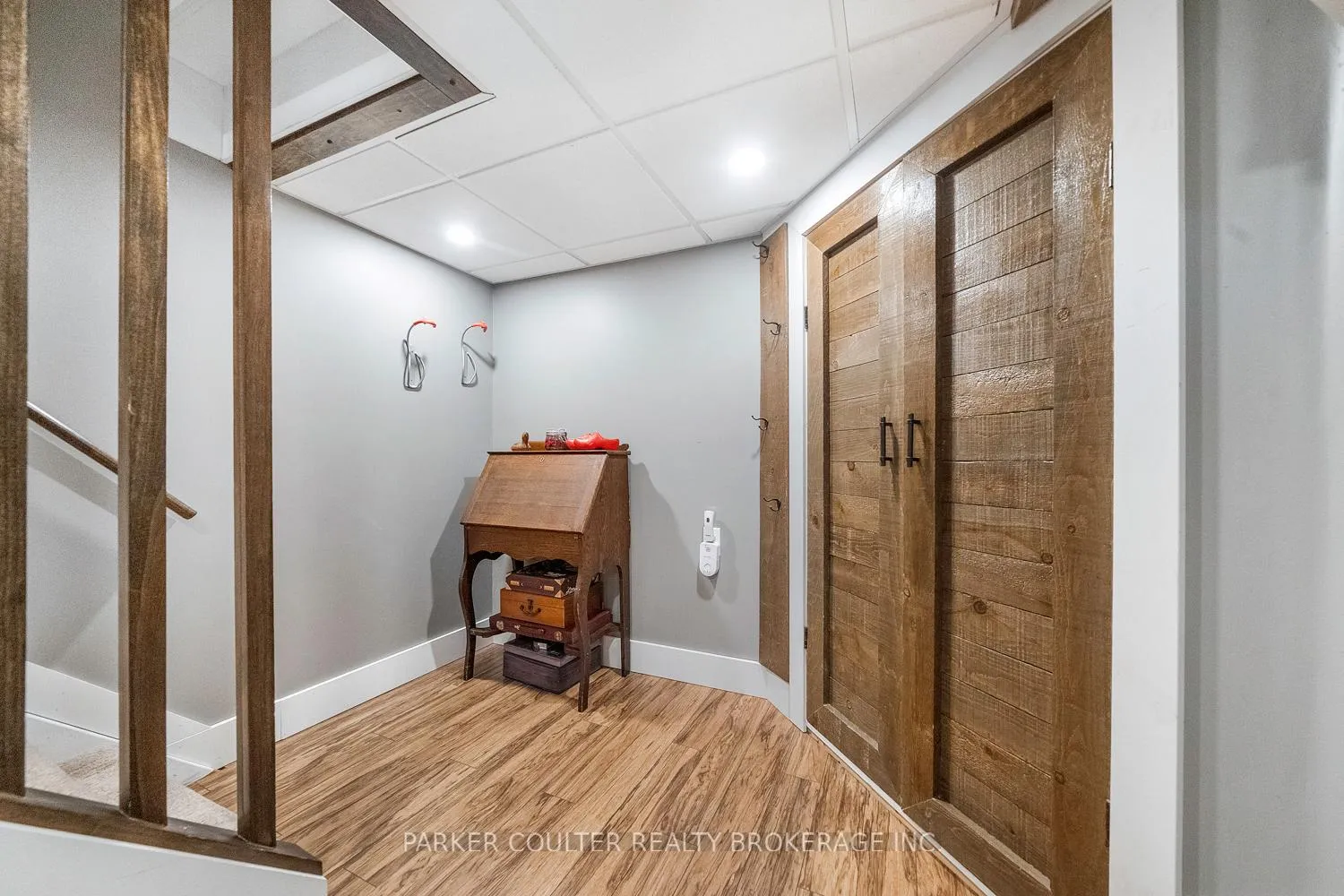 Photo 21 of 69 Burns Circle, Barrie, Letitia Heights — HOMEH