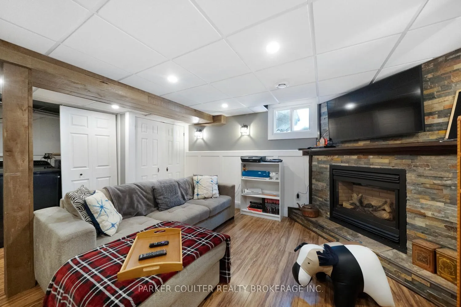 Photo 23 of 69 Burns Circle, Barrie, Letitia Heights — HOMEH