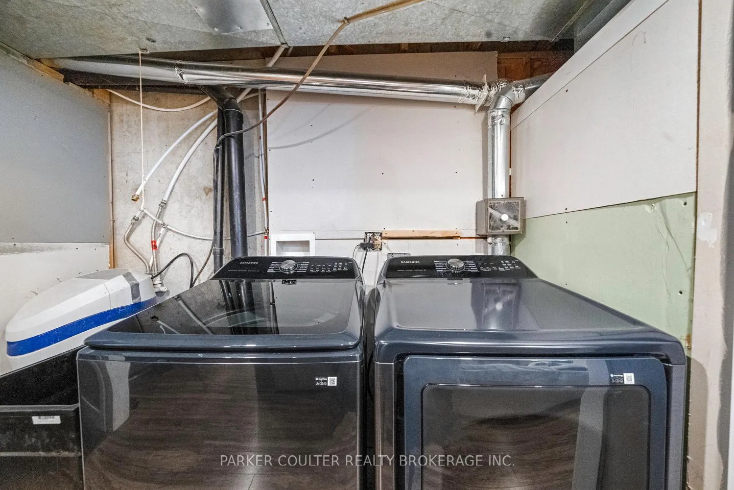 Photo 27 of 69 Burns Circle, Barrie, Letitia Heights — HOMEH
