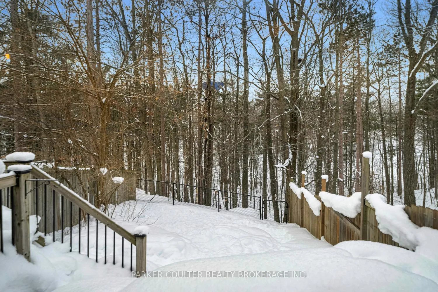 Photo 32 of 69 Burns Circle, Barrie, Letitia Heights — HOMEH