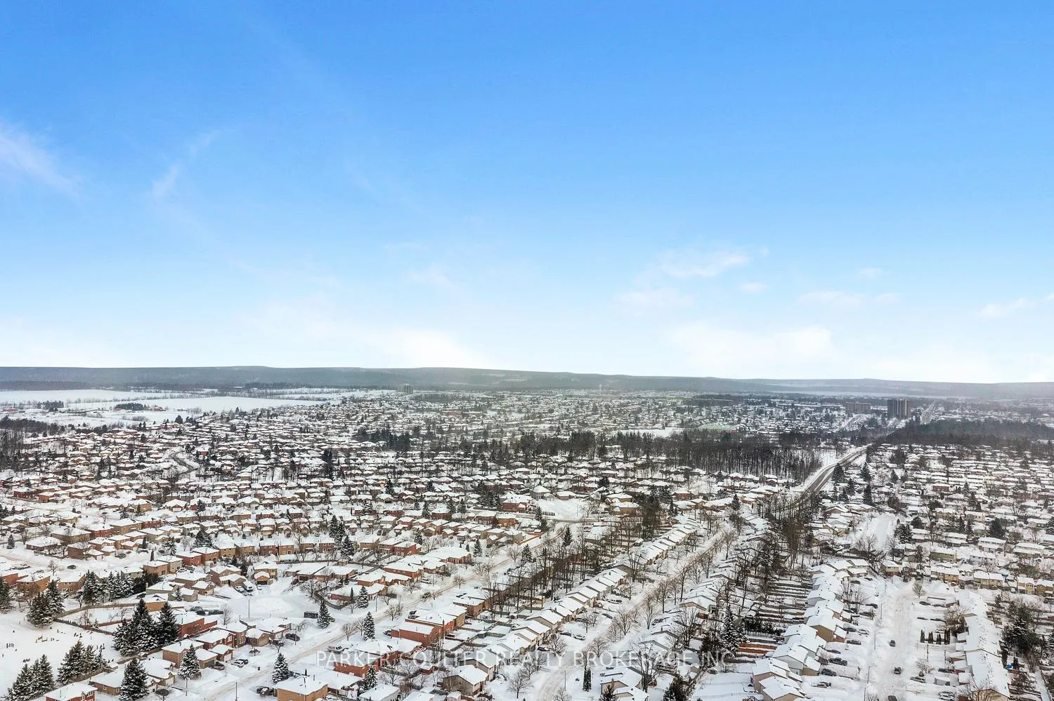 Photo 35 of 69 Burns Circle, Barrie, Letitia Heights — HOMEH
