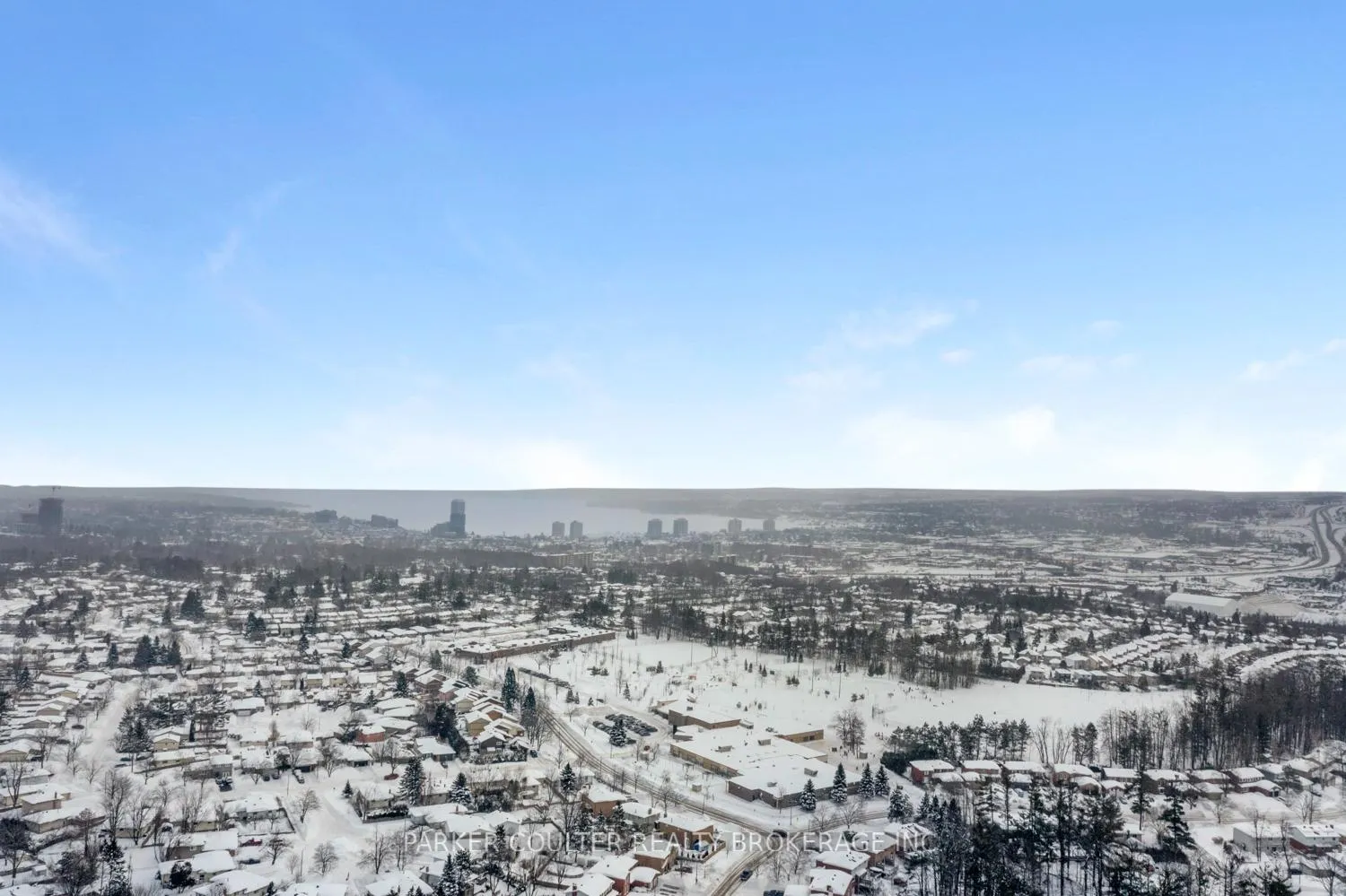 Photo 36 of 69 Burns Circle, Barrie, Letitia Heights — HOMEH