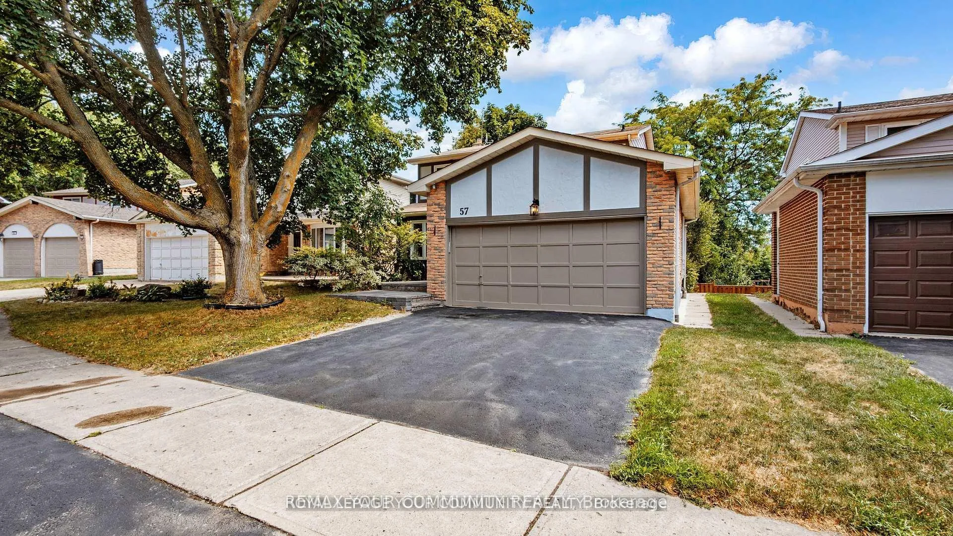 Photo 2 of 57 Braeburn Drive, Markham, Aileen-Willowbrook — HOMEH
