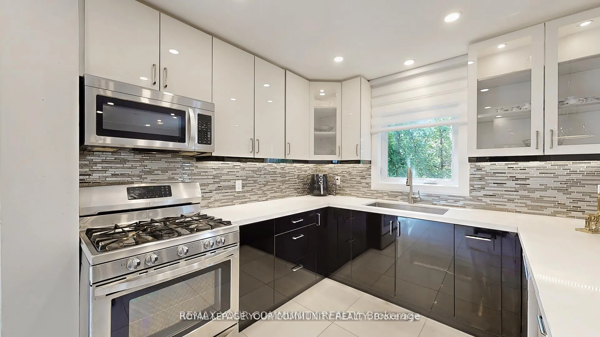 Photo 12 of 57 Braeburn Drive, Markham, Aileen-Willowbrook — HOMEH