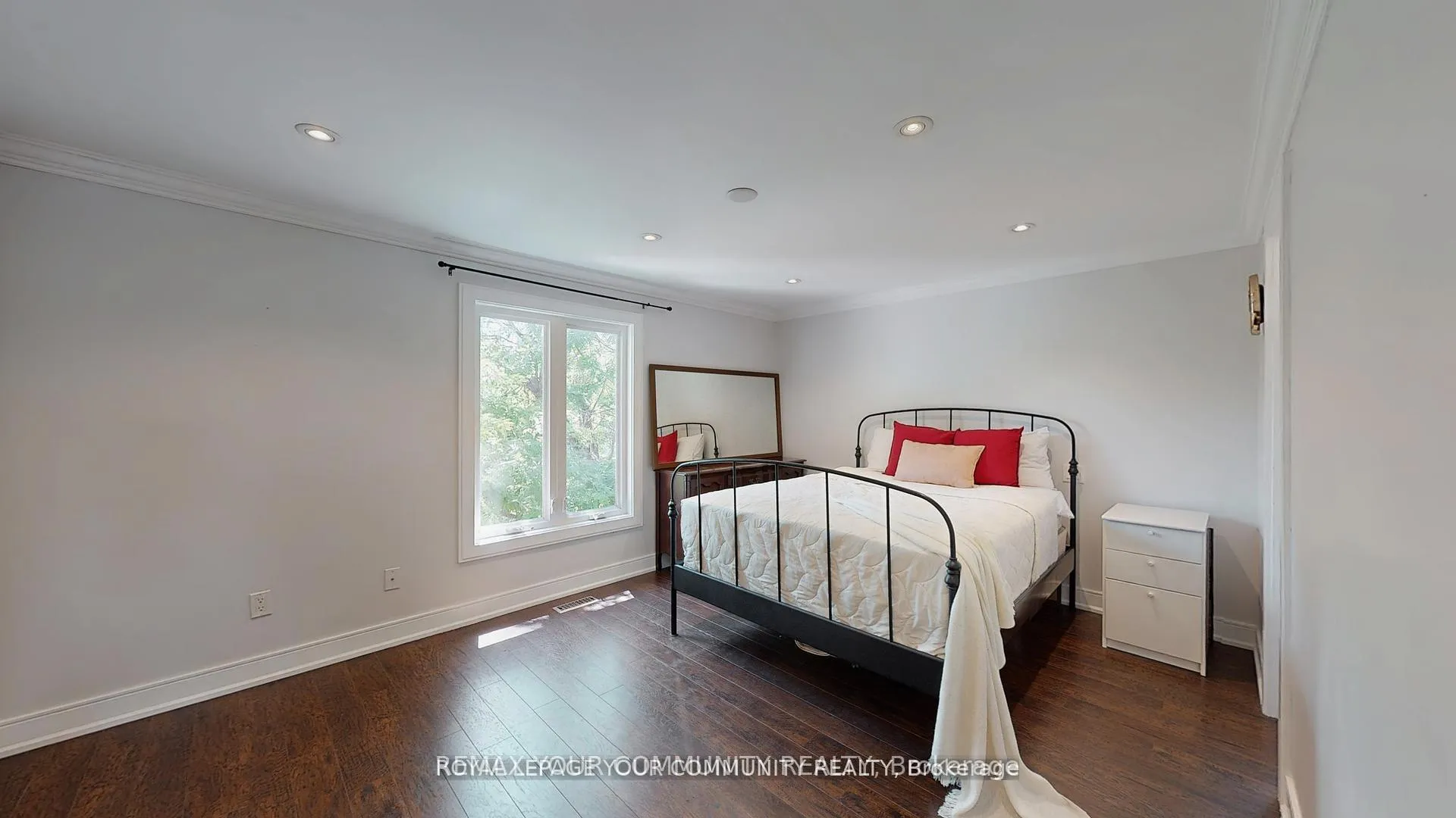 Photo 17 of 57 Braeburn Drive, Markham, Aileen-Willowbrook — HOMEH
