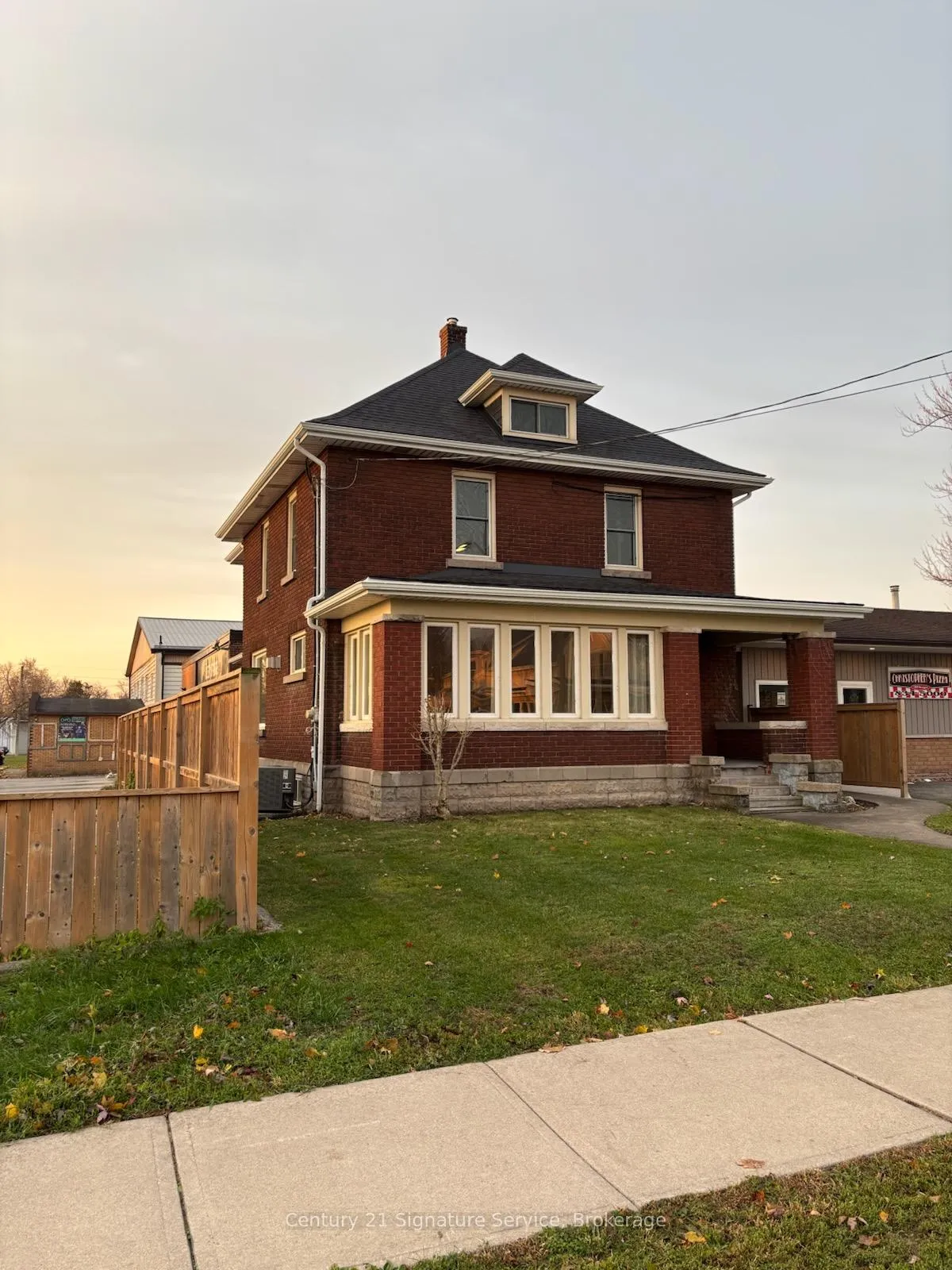 Front of 92 Killaly St West Street W