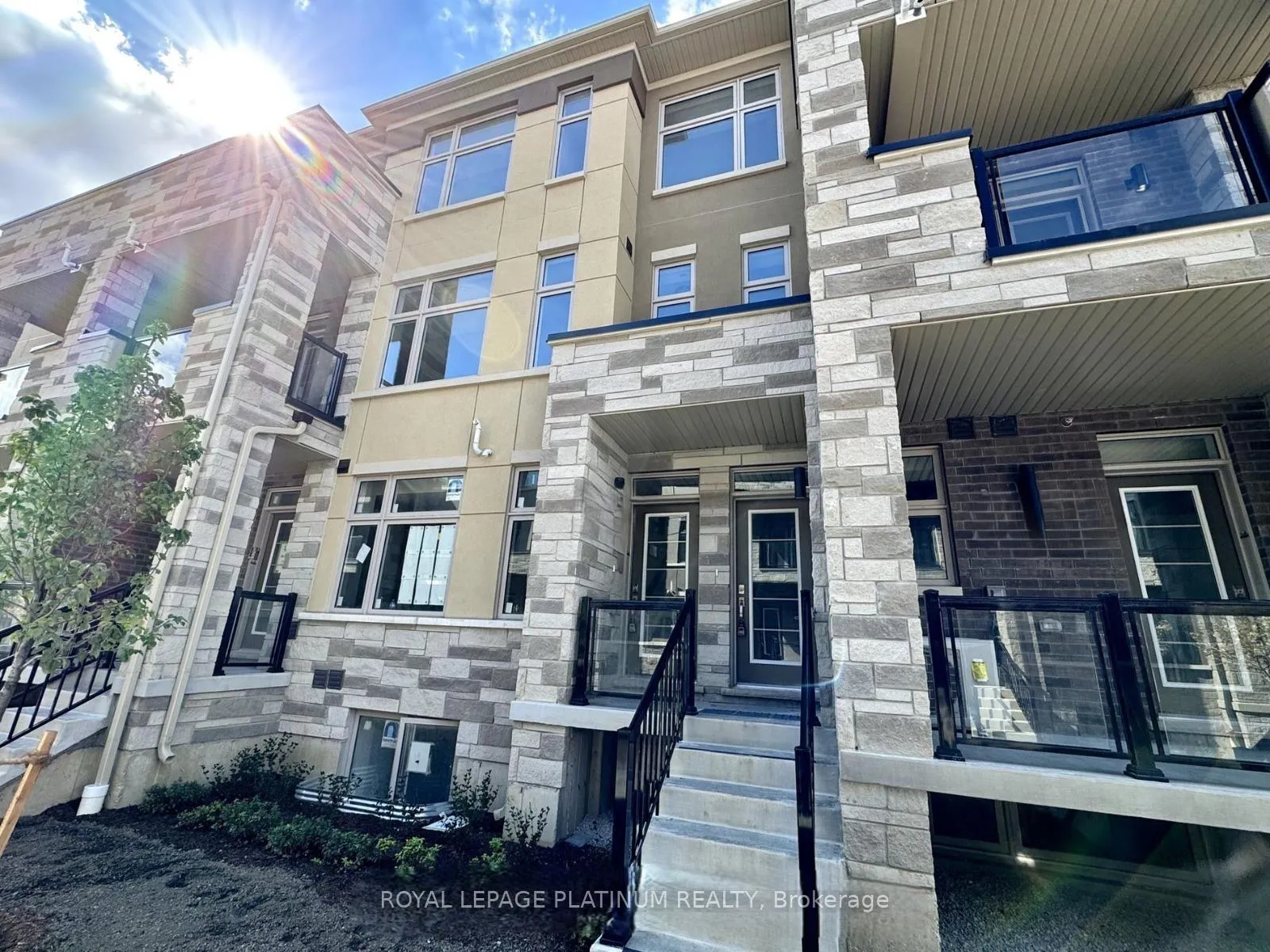 Front of Unit 3, 15 Fieldridge Crescent