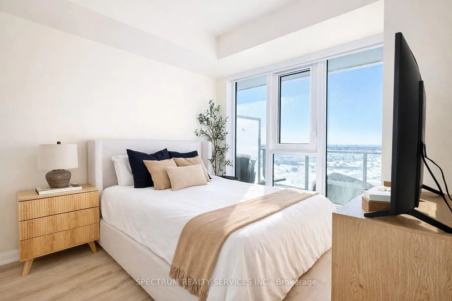 Photo 11 of Unit 907, 9000 Jane Street, Vaughan, Concord — HOMEH