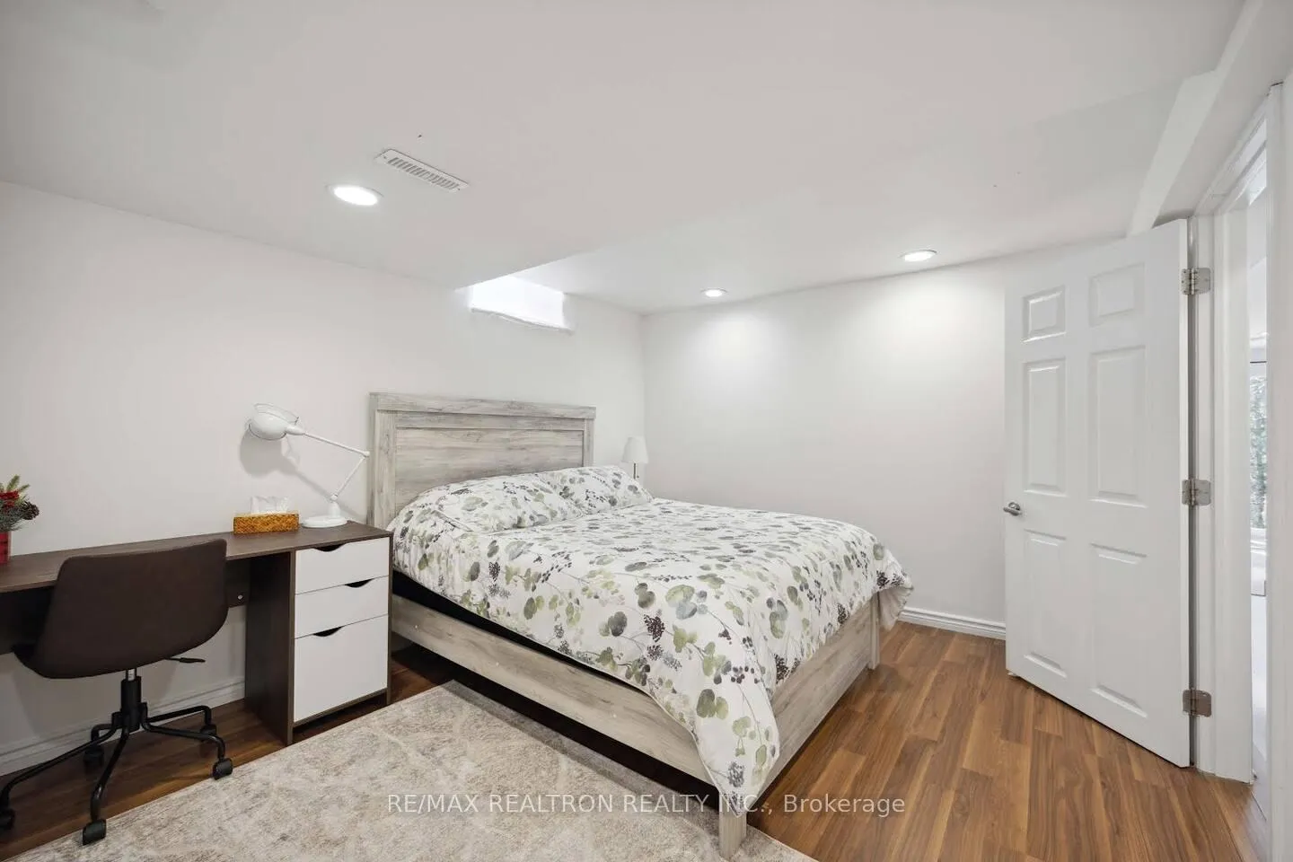 Photo 6 of 35 Hammond (Bsmt) Drive, Aurora, Aurora Heights — HOMEH