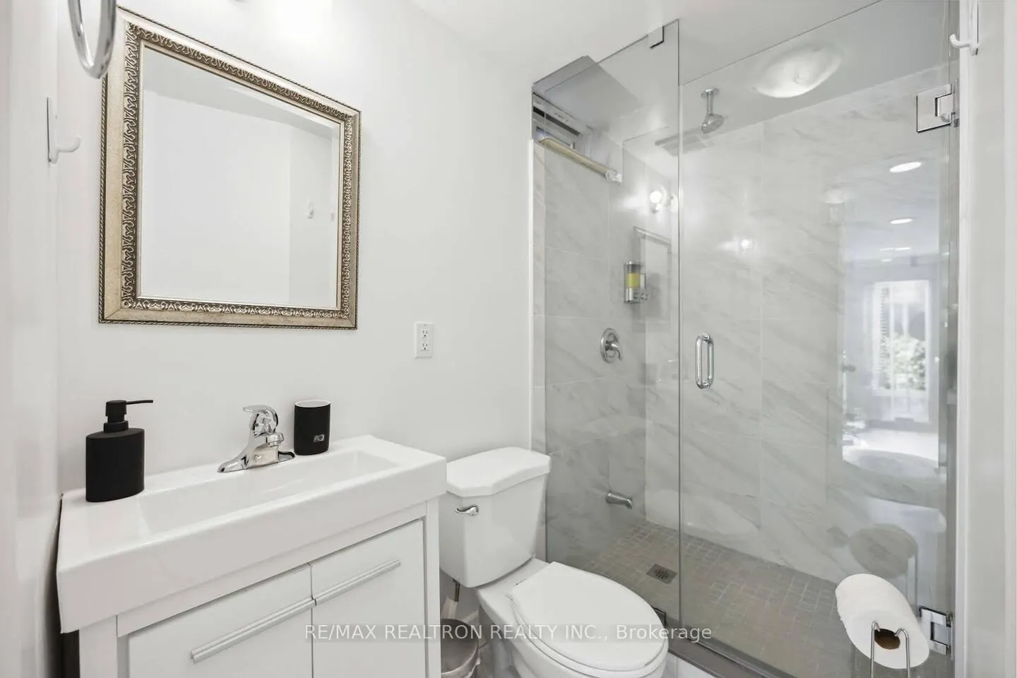Photo 8 of 35 Hammond (Bsmt) Drive, Aurora, Aurora Heights — HOMEH