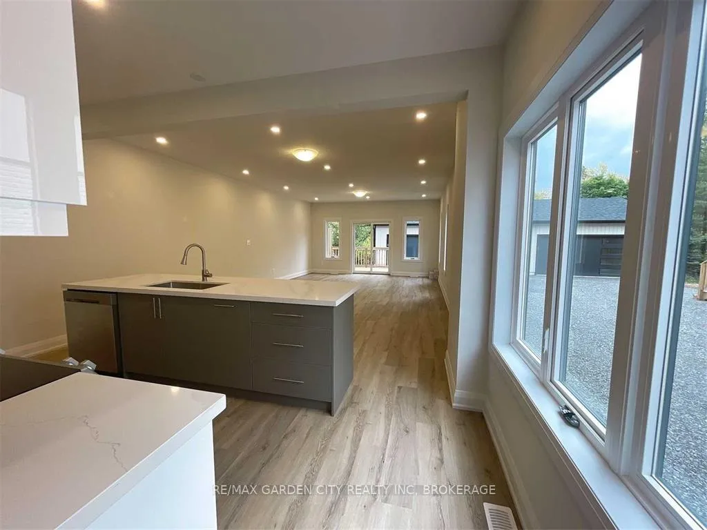 Photo 6 of Unit 2-UPPER LEVEL, 13 Valley Road, St. Catharines, Western Hill — HOMEH