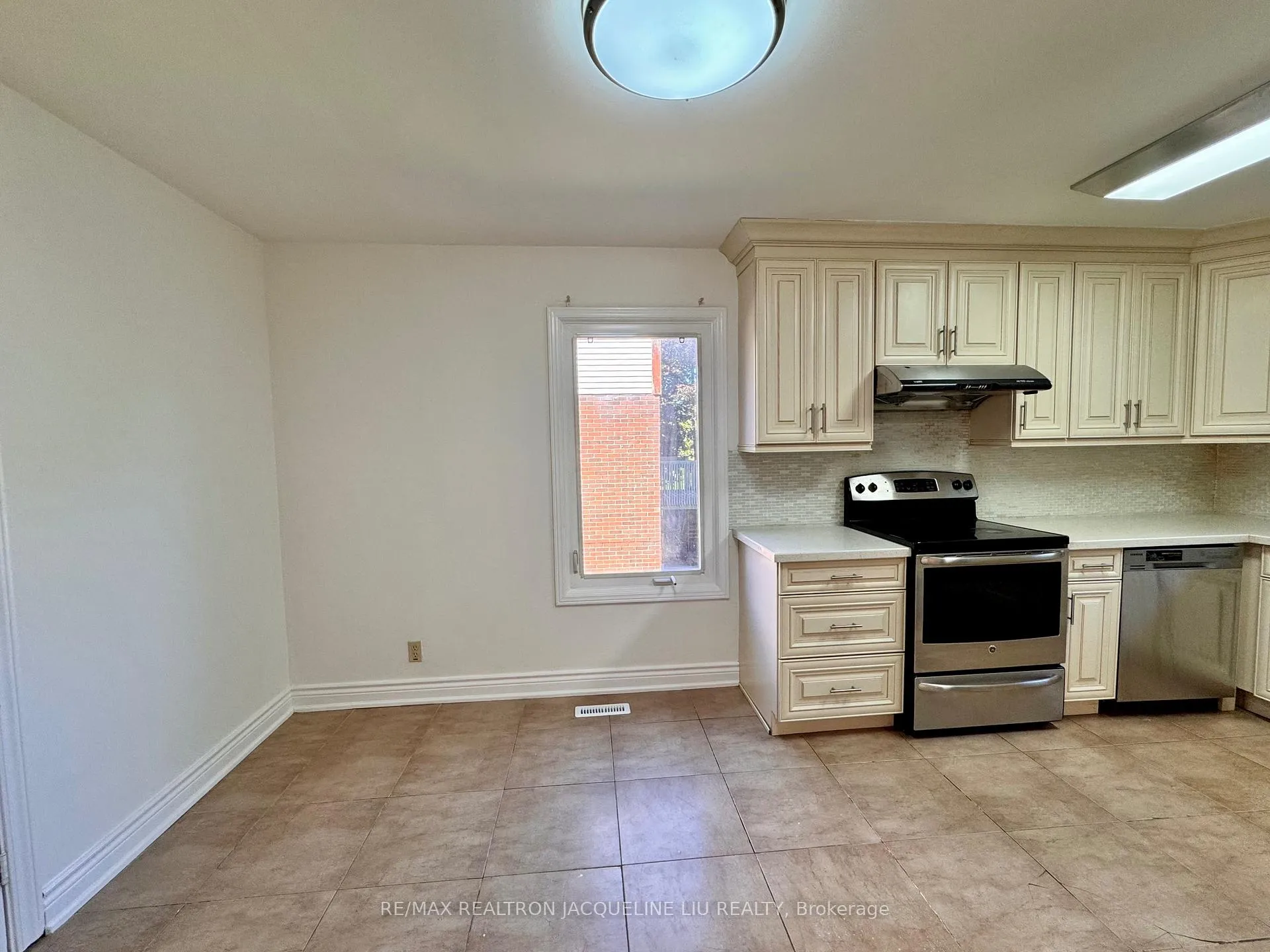 Photo 2 of 45 Breckonwood Crescent, Markham, Aileen-Willowbrook — HOMEH