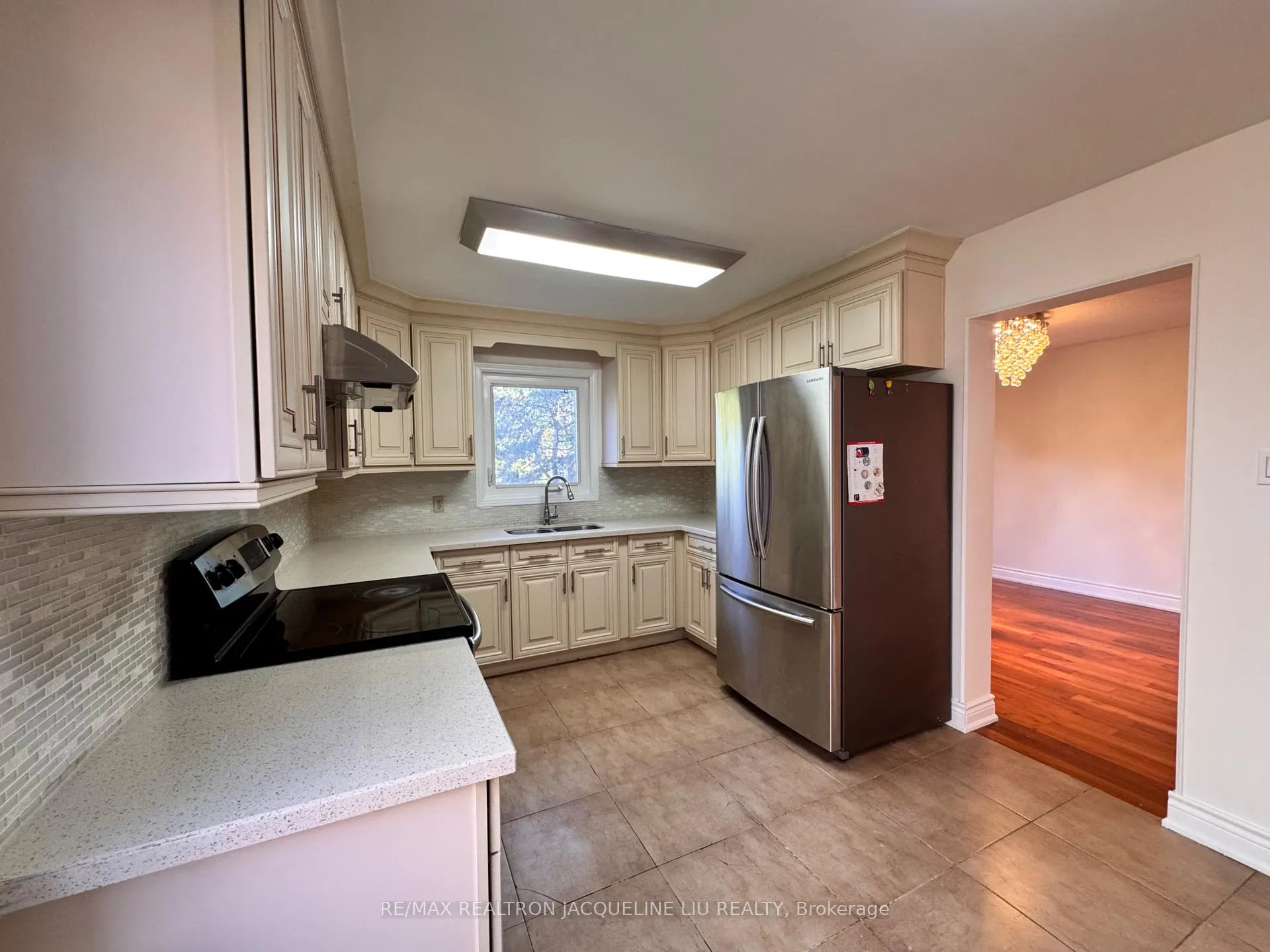 Photo 3 of 45 Breckonwood Crescent, Markham, Aileen-Willowbrook — HOMEH