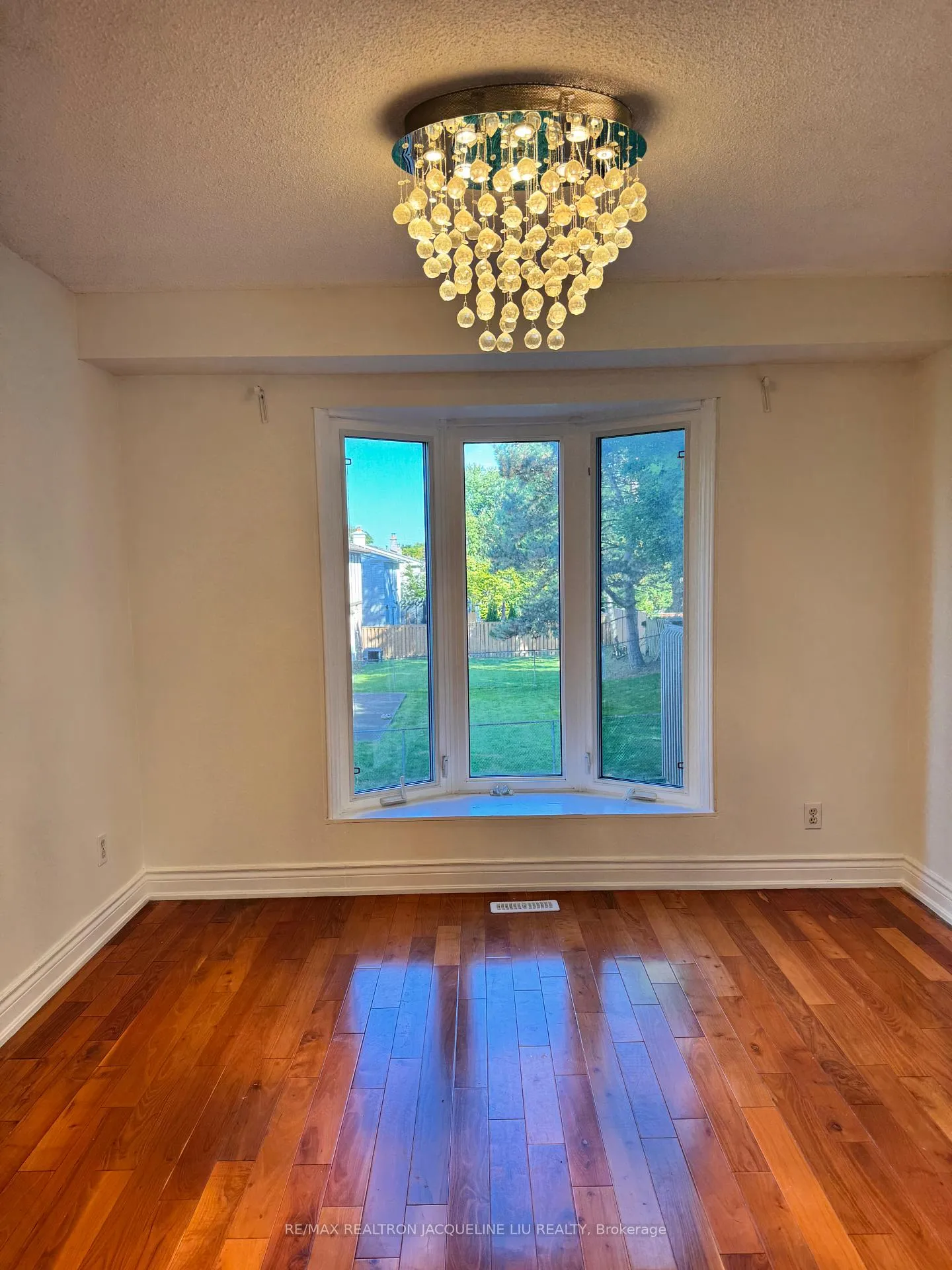 Photo 4 of 45 Breckonwood Crescent, Markham, Aileen-Willowbrook — HOMEH