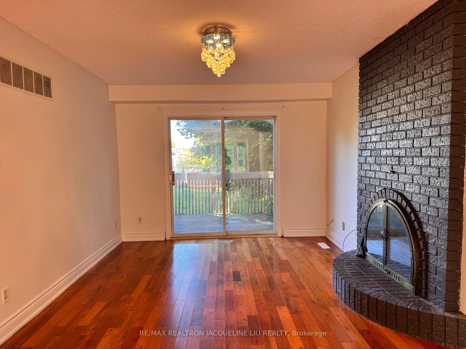 Photo 6 of 45 Breckonwood Crescent, Markham, Aileen-Willowbrook — HOMEH