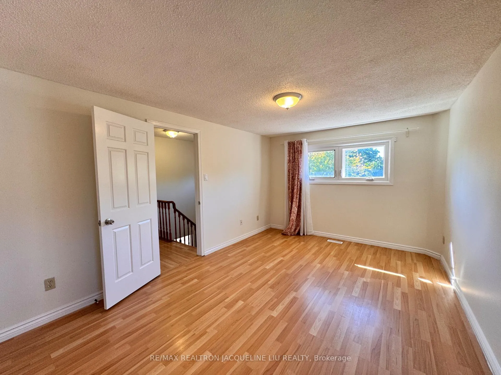 Photo 7 of 45 Breckonwood Crescent, Markham, Aileen-Willowbrook — HOMEH
