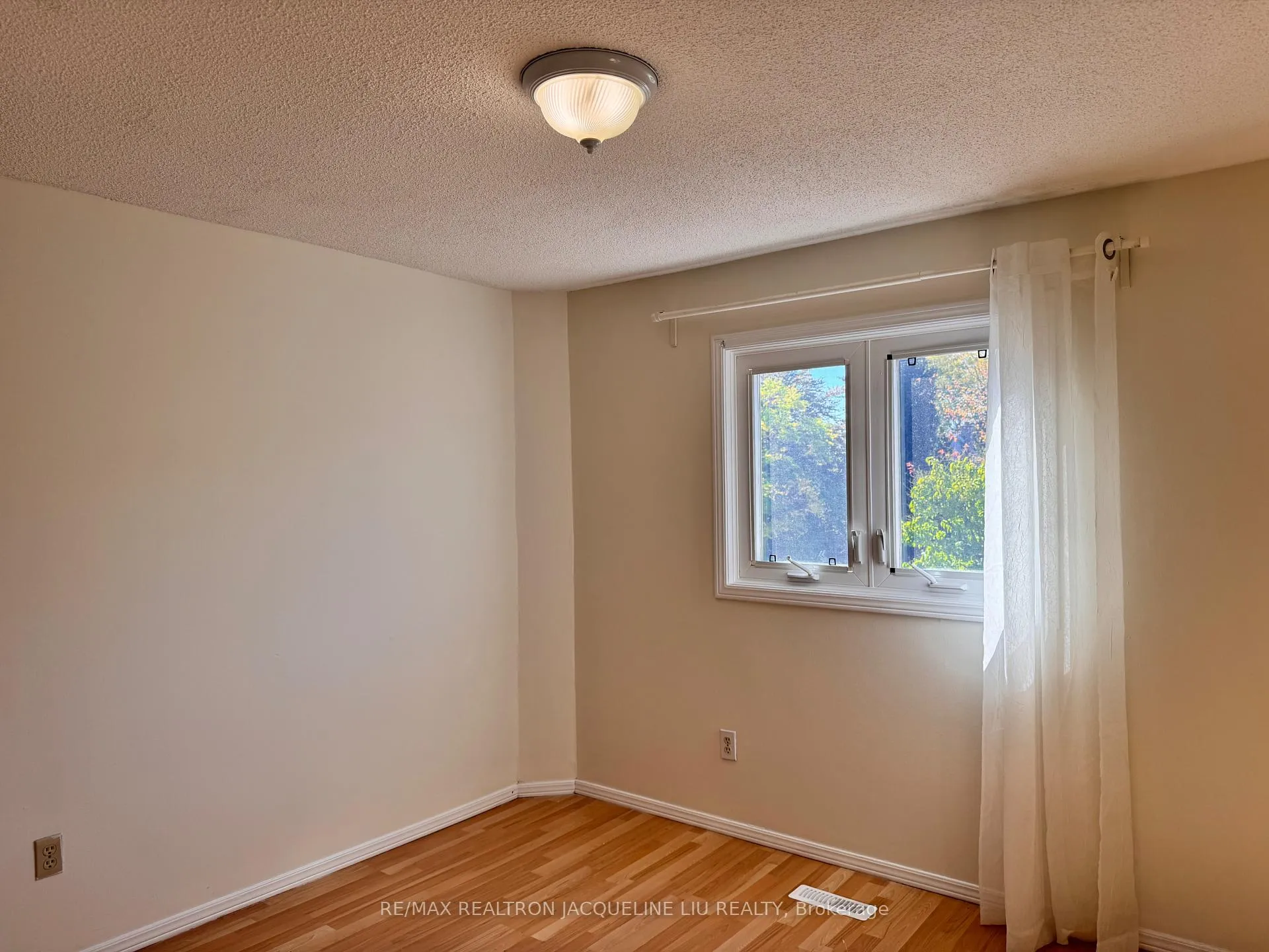 Photo 8 of 45 Breckonwood Crescent, Markham, Aileen-Willowbrook — HOMEH