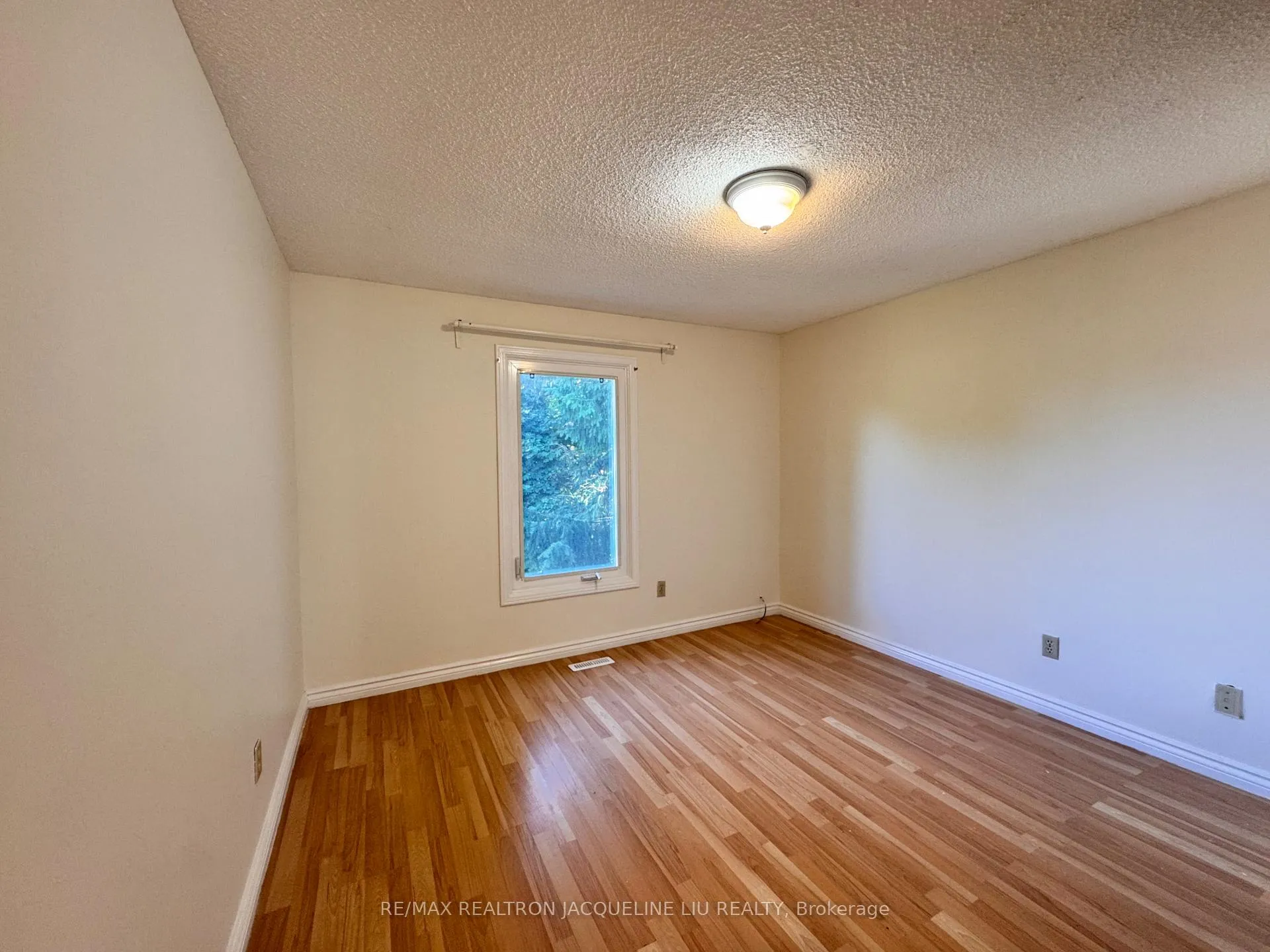 Photo 9 of 45 Breckonwood Crescent, Markham, Aileen-Willowbrook — HOMEH
