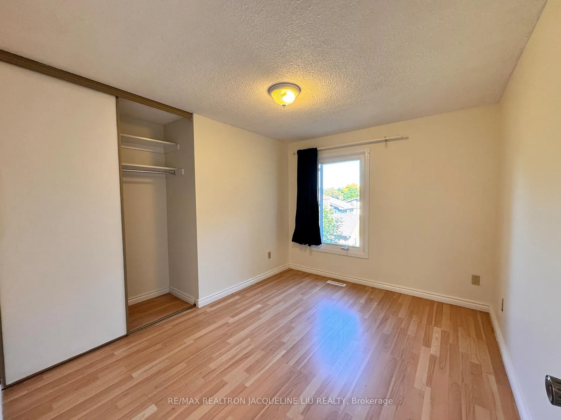 Photo 10 of 45 Breckonwood Crescent, Markham, Aileen-Willowbrook — HOMEH