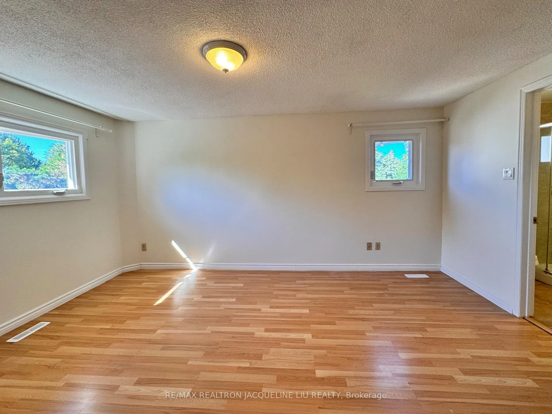 Photo 13 of 45 Breckonwood Crescent, Markham, Aileen-Willowbrook — HOMEH